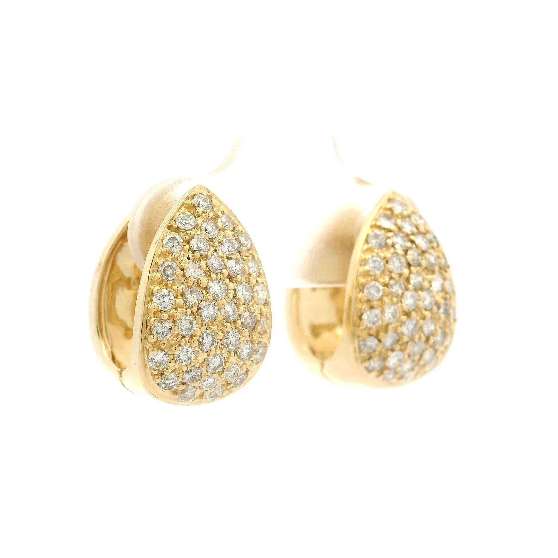-A. Stone
(76) Diamanti naturali autentici - taglio rotondo brillante - incastonati - bel colore Whiting - 0,75ctw (circa)

Materiale: Oro giallo massiccio 14K
Peso: 7.30 grammi
Fondello: Pali con chiusura a scatto (è necessario avere le orecchie