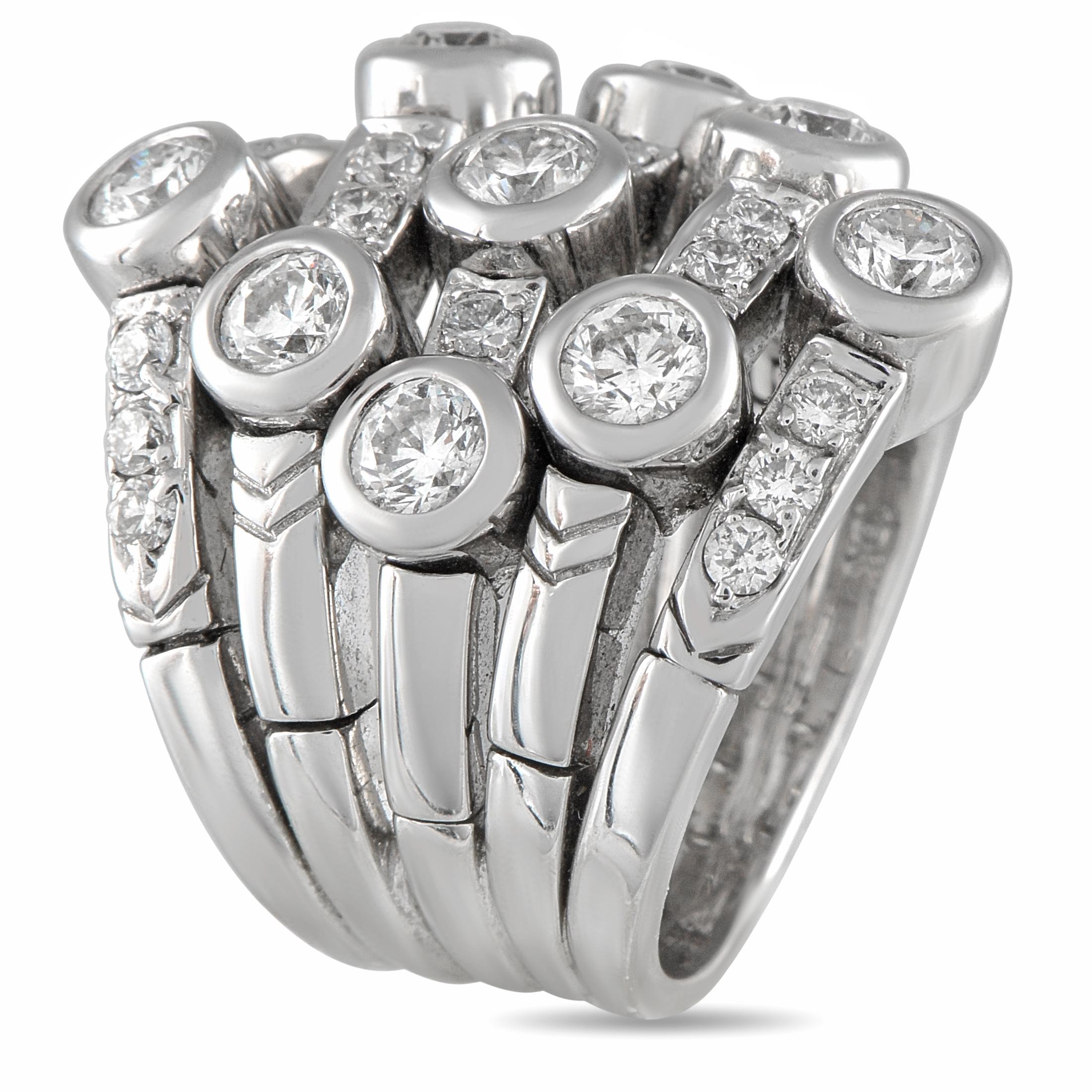 Dieser breite Diamantring von Sonia Bitton ist aus 18 Karat Weißgold gefertigt. Er verfügt über ein Multi-Band-Design, bei dem fünf Schenkel zu einem einzigen verschmolzen sind. Die breite obere Mitte ist mit neun runden Diamanten auf runden
