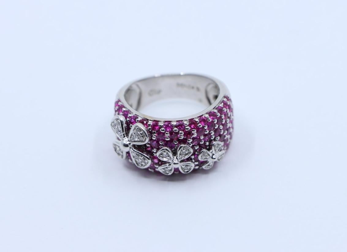 Brilliant Cut Sonia B. 18K White Gold Ruby Diamond Four Leaf Clover Ring For Sale