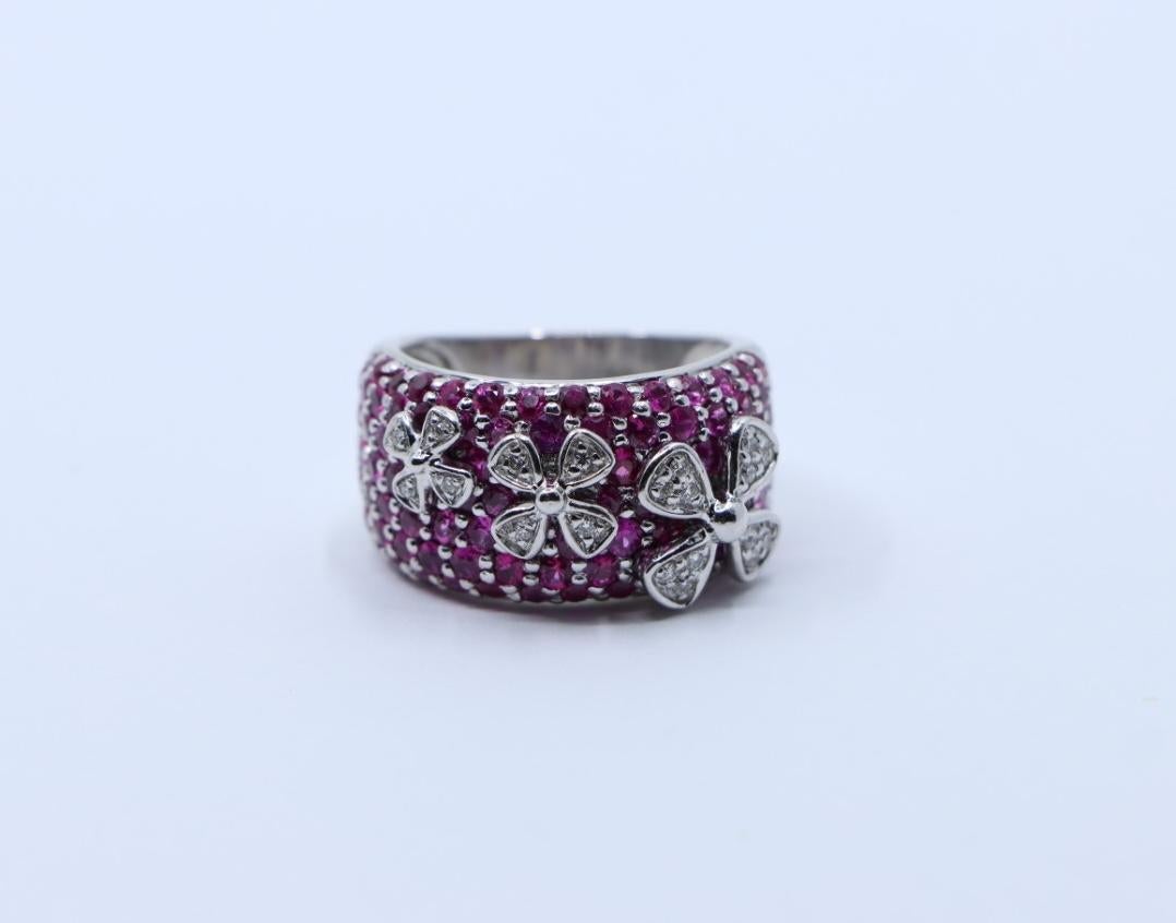 Women's or Men's Sonia B. 18K White Gold Ruby Diamond Four Leaf Clover Ring For Sale