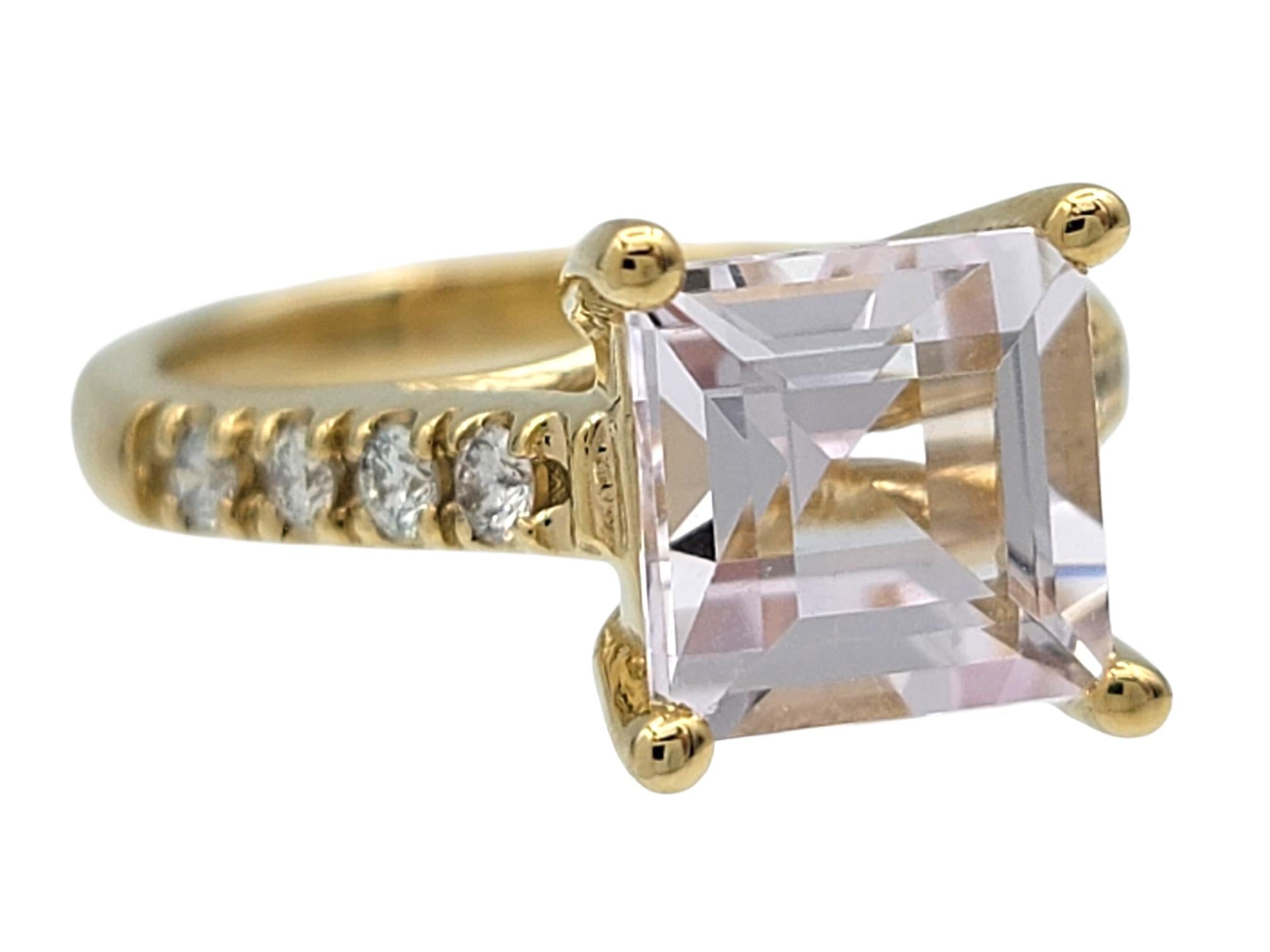 Contemporain Sonia B. Bague solitaire en Kunzite taillée en Asscher et ornée d'un diamant en or 14 carats en vente