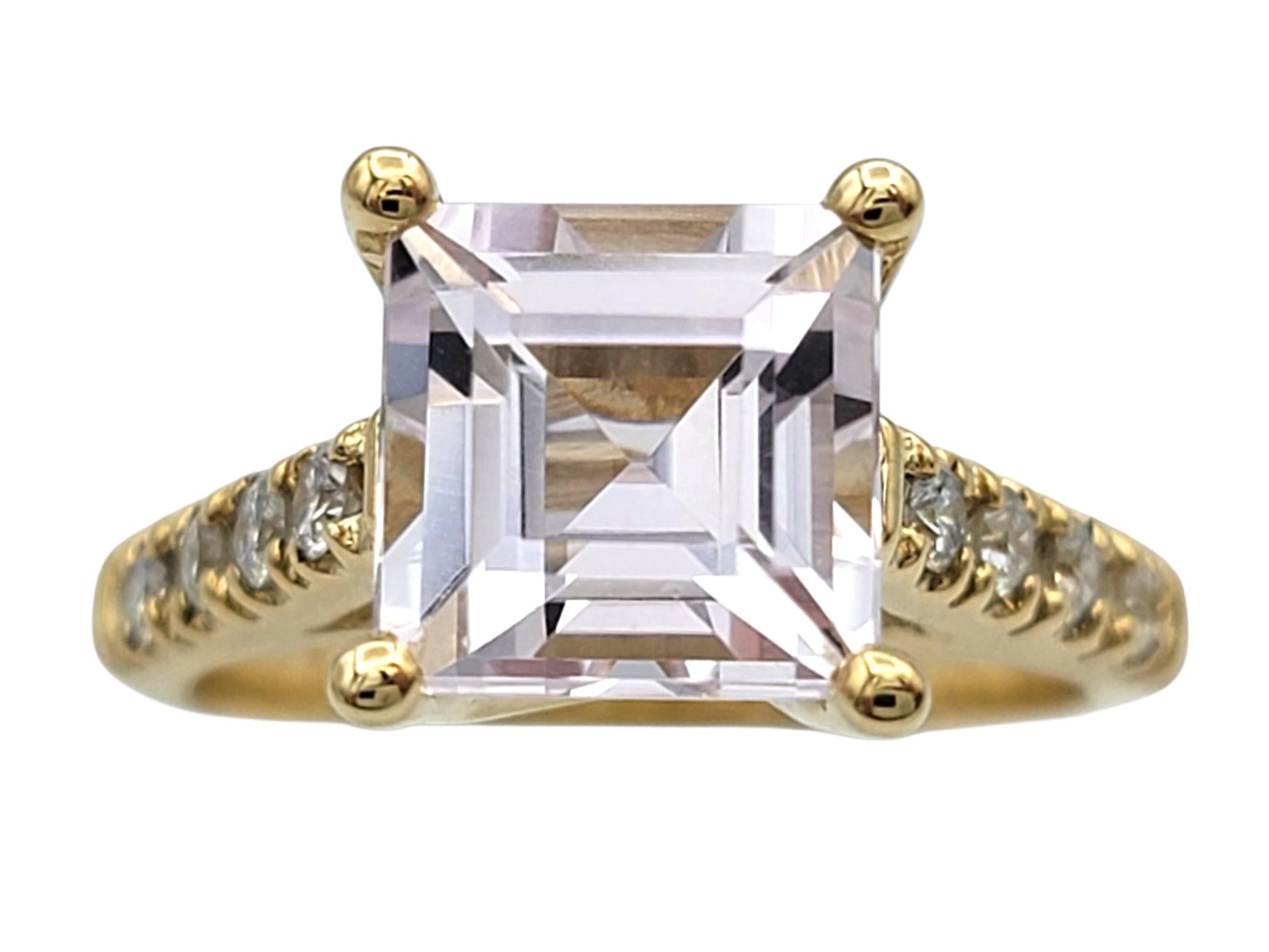 Taille Asscher Sonia B. Bague solitaire en Kunzite taillée en Asscher et ornée d'un diamant en or 14 carats en vente