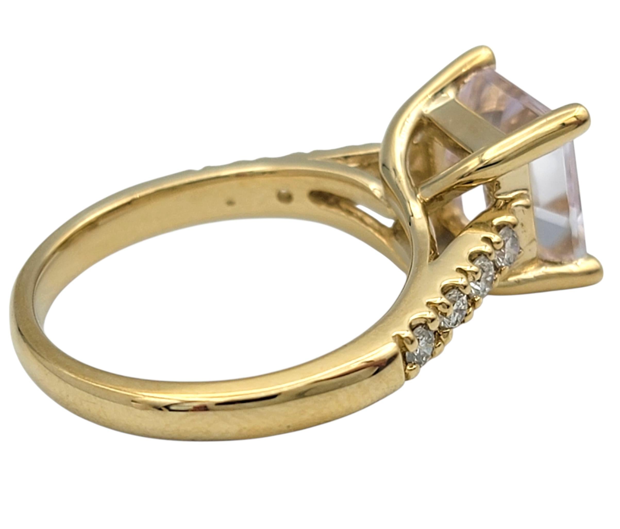 Sonia B. Bague solitaire en Kunzite taillée en Asscher et ornée d'un diamant en or 14 carats Pour femmes en vente