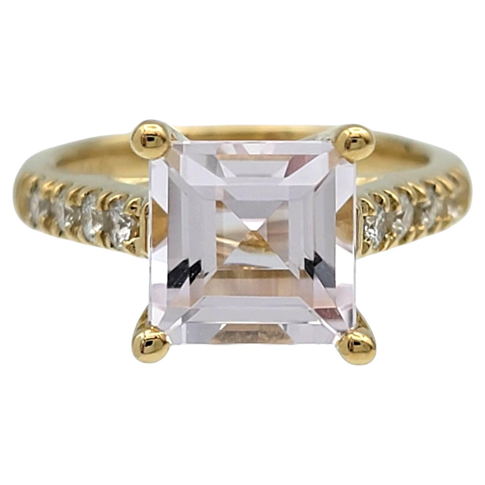 Sonia B. Bague solitaire en Kunzite taillée en Asscher et ornée d'un diamant en or 14 carats en vente