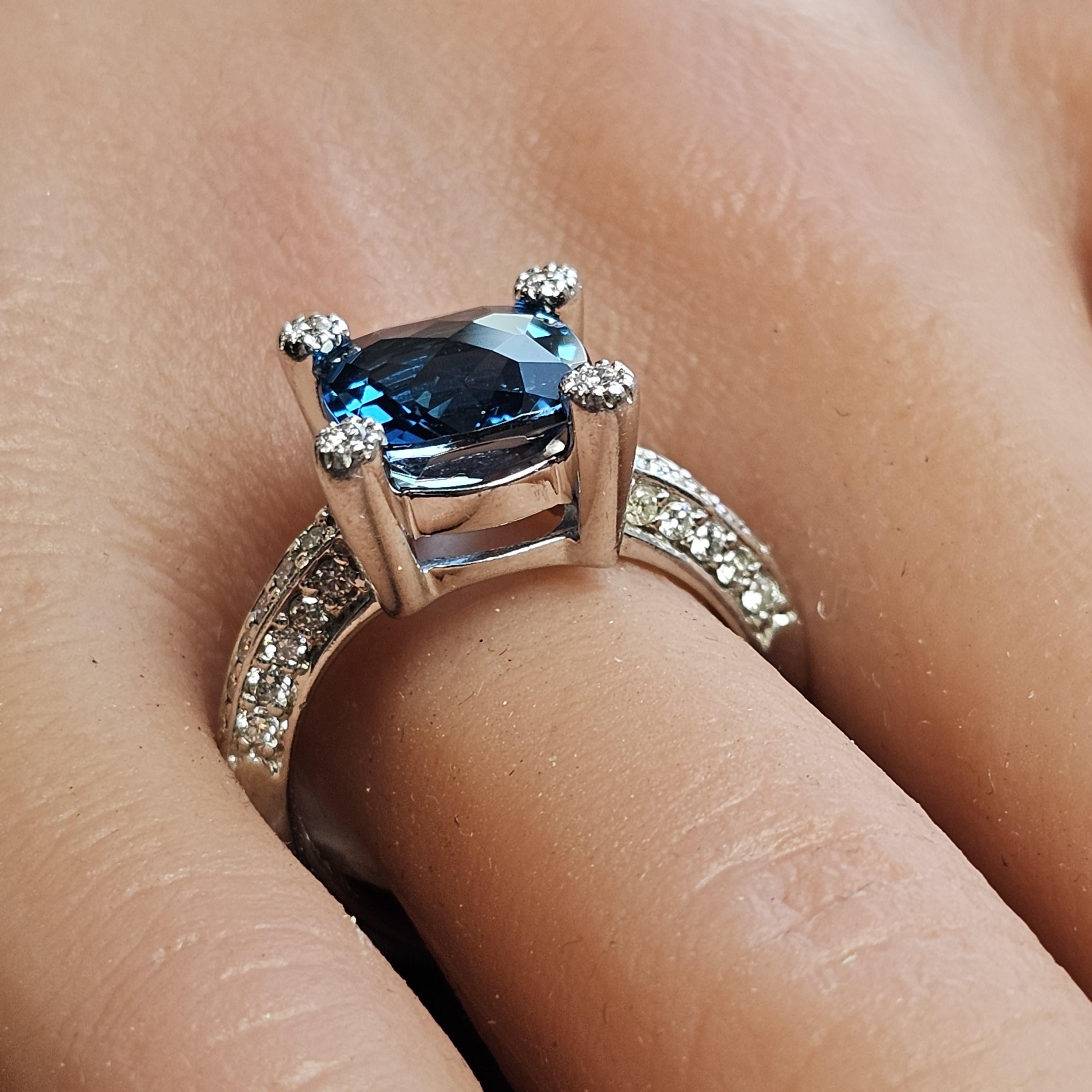 Sonia B. Bitton London Blue Topaz Diamond Ring 14k White Gold Cushion Cut size 8 In Good Condition For Sale In Northbrook, IL