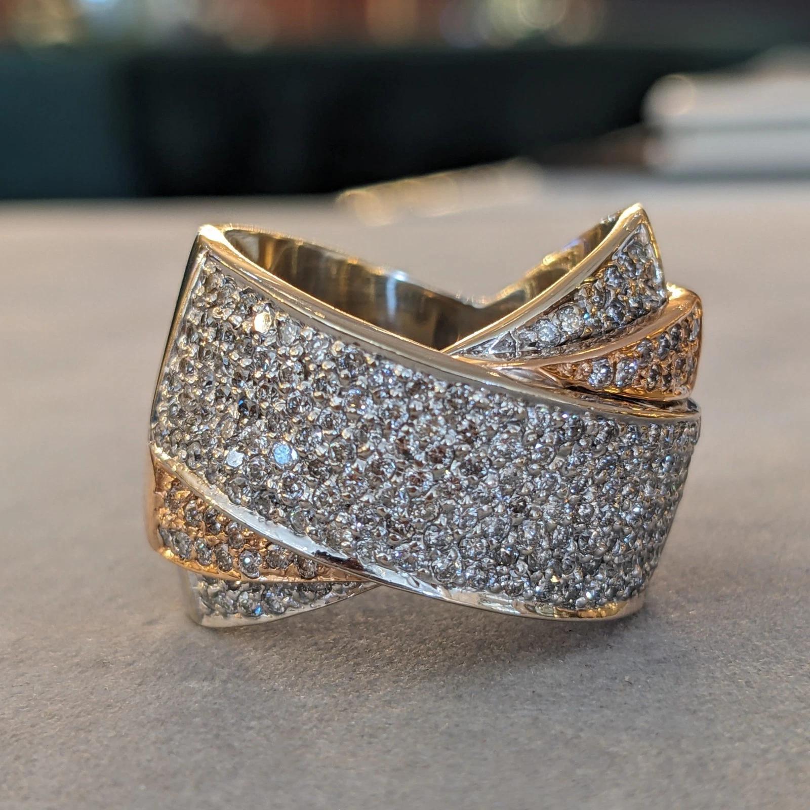 Sonia B Criss-Cross Diamond Wide Band Ring in 14k White & Rose Gold In condizioni ottime in vendita a La Jolla, CA