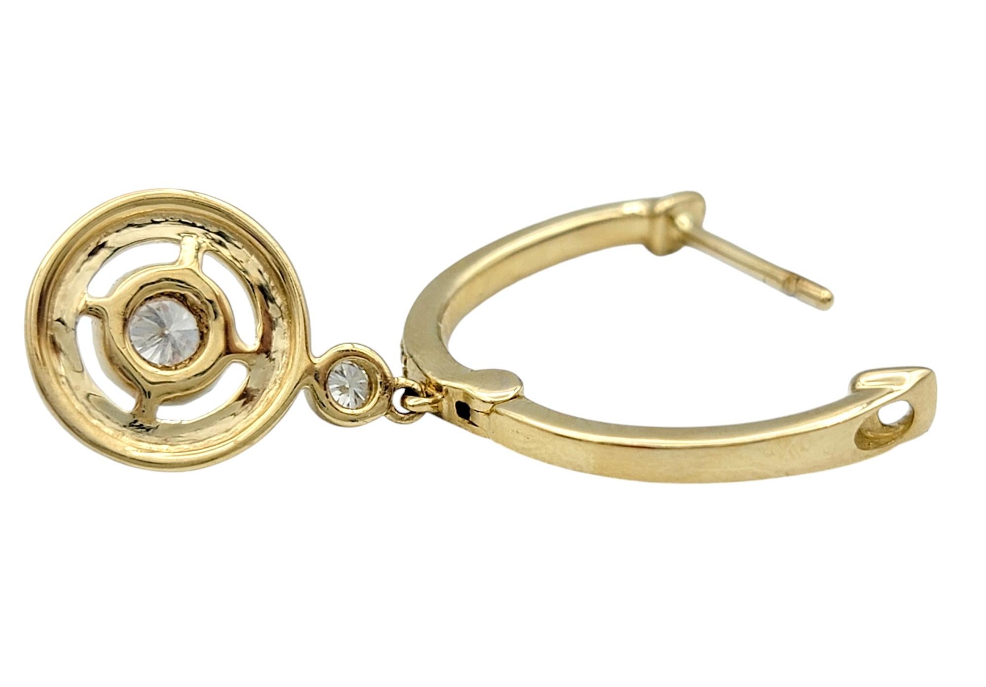 Sonia B. Designs Pendientes de aro con diamantes colgantes estilo ornamentado Oro amarillo de 14 quilates Corte redondo en venta