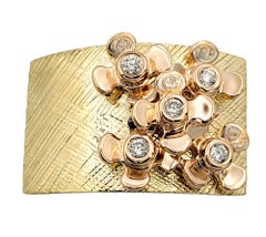 Sonia B. Designs Anillo de cóctel de oro de dos tonos con motivos florales acentuados con diamantes