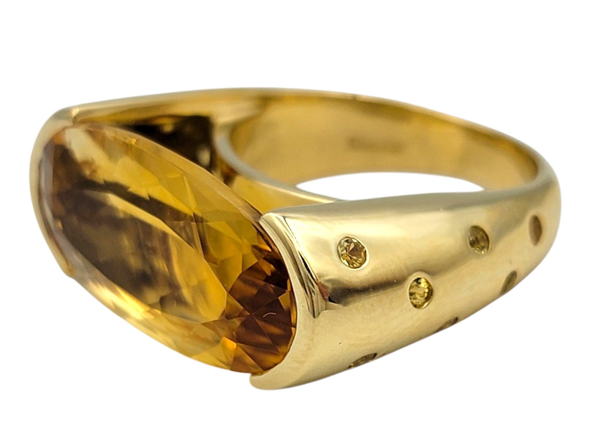 Taglio ovale Sonia B East West Set Anello Cocktail con Citrino e Zaffiri Gialli in Oro 18 Carati in vendita