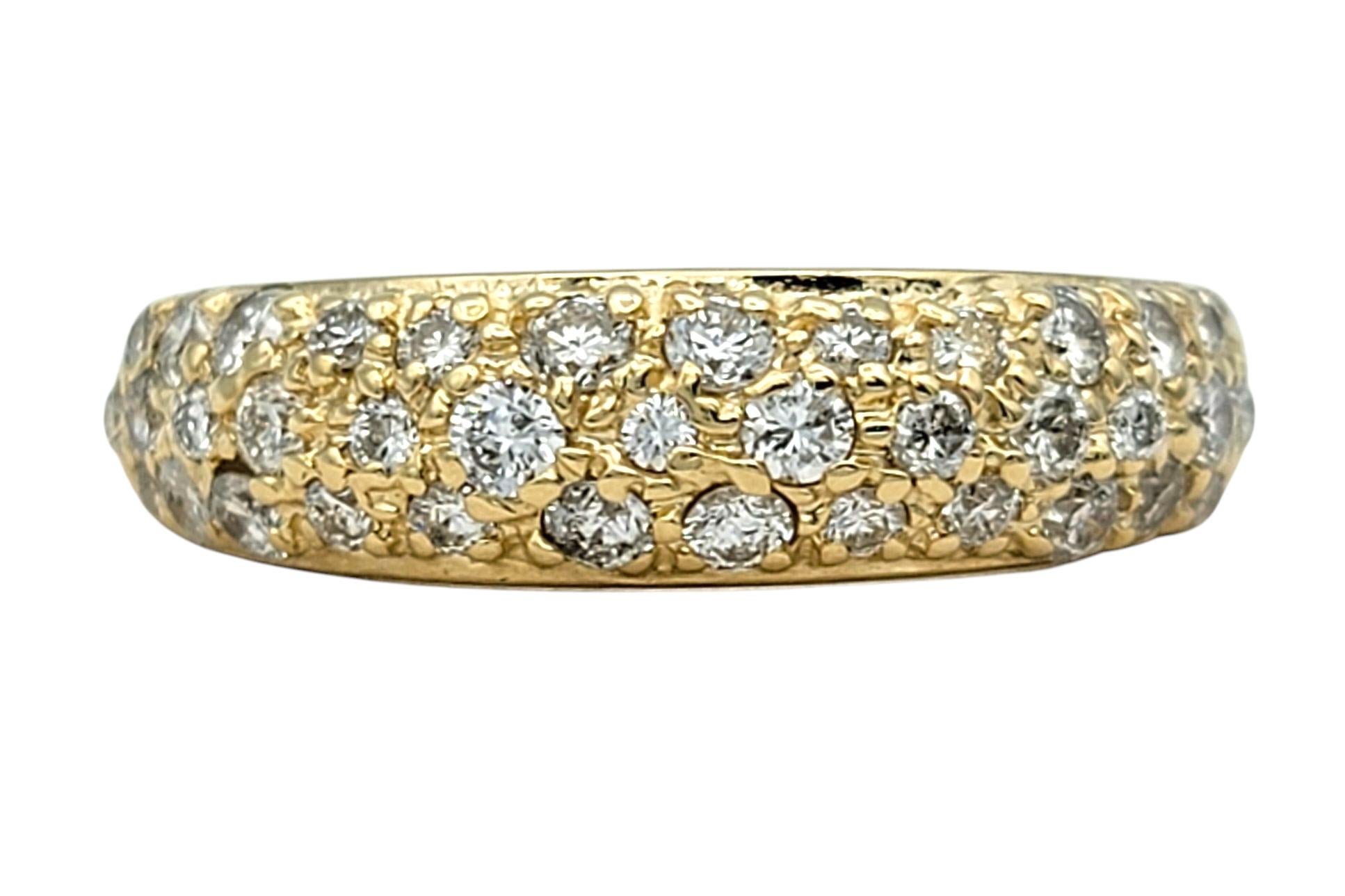 Contemporain Sonia B Bague en or jaune 14 carats avec pavé de diamants en forme de dôme en vente