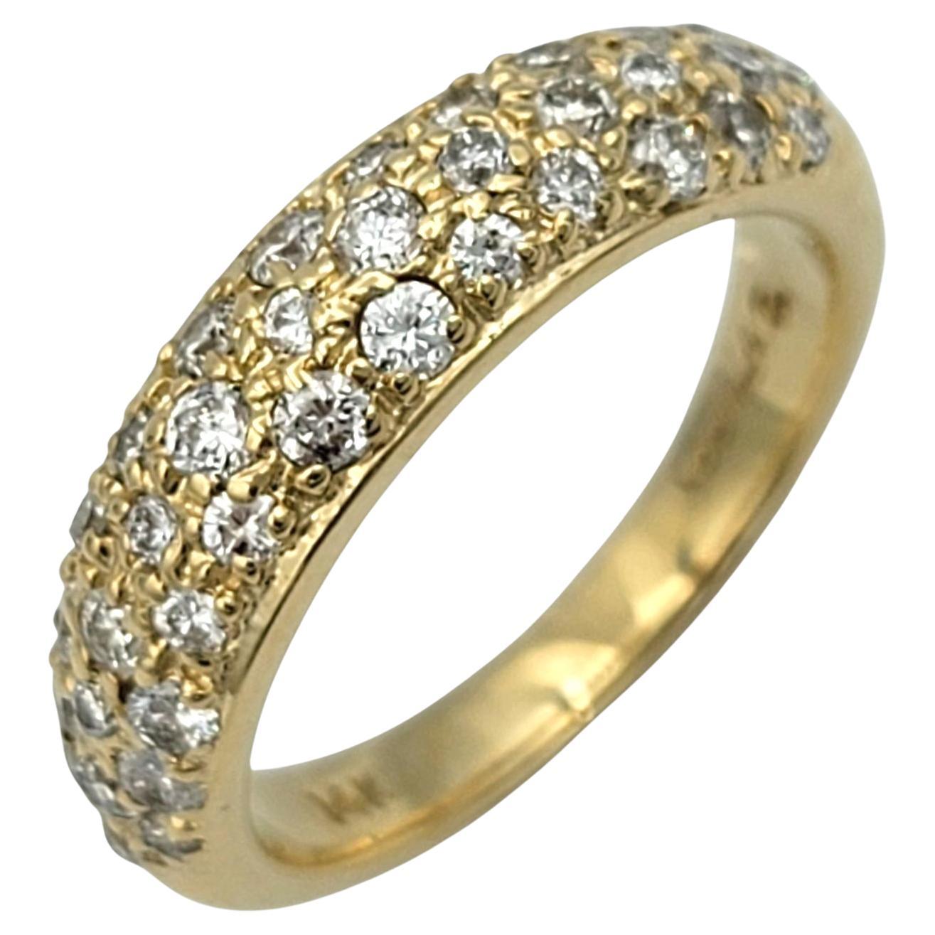 Taille ronde Sonia B Bague en or jaune 14 carats avec pavé de diamants en forme de dôme en vente