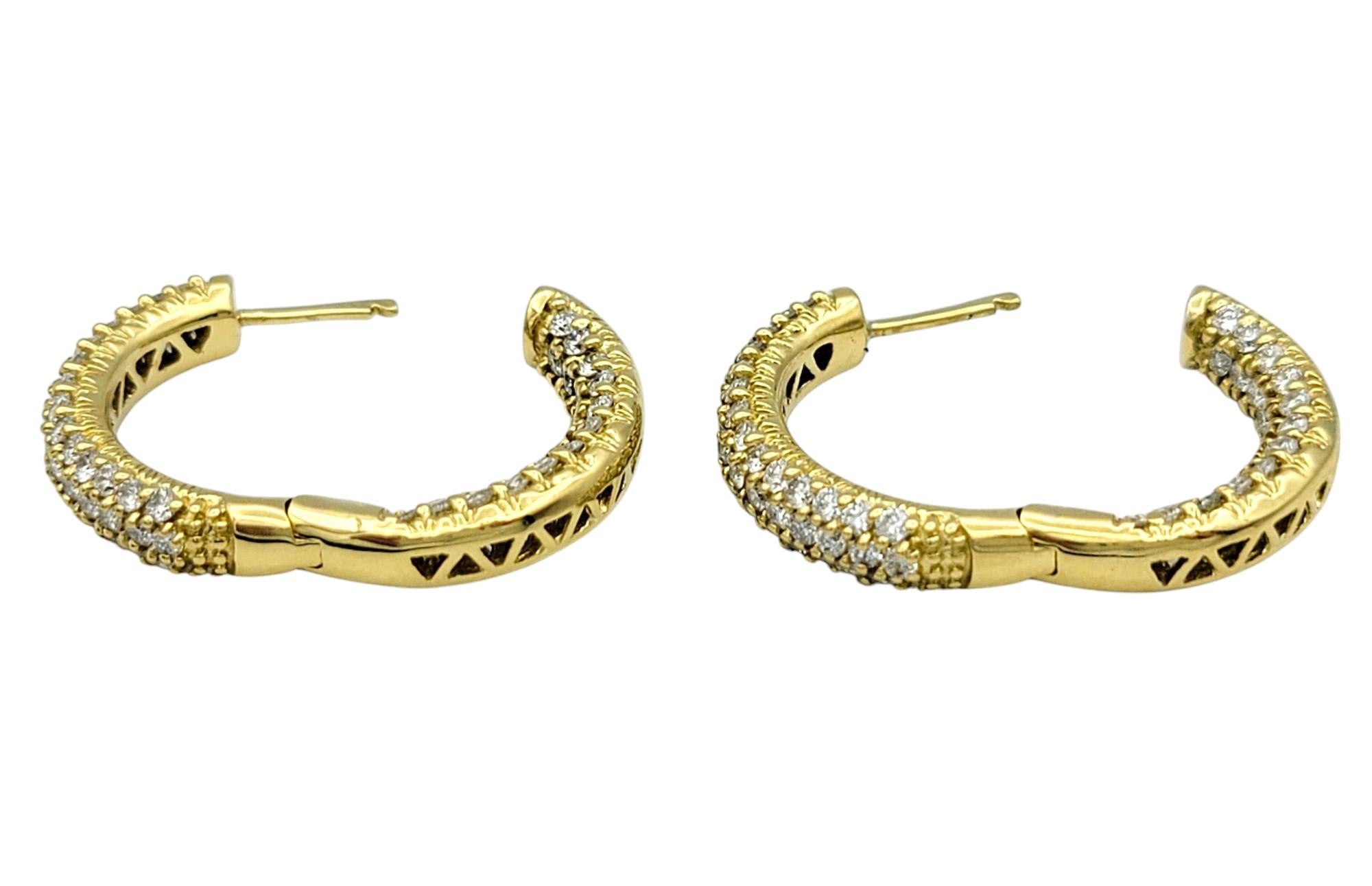 Sonia B. Creolen aus 18 Karat Gelbgold mit Pavé-Diamant innen und außen besetzt im Angebot 1