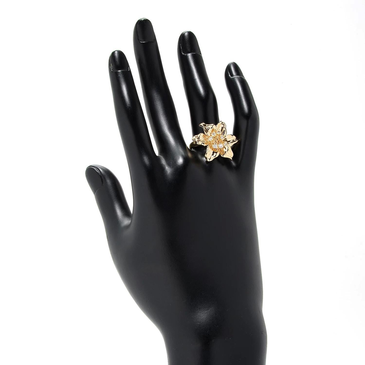 Sonia Bitton 14K Yellow gold Diamond Flower Lily ring In New Condition For Sale In New York, NY