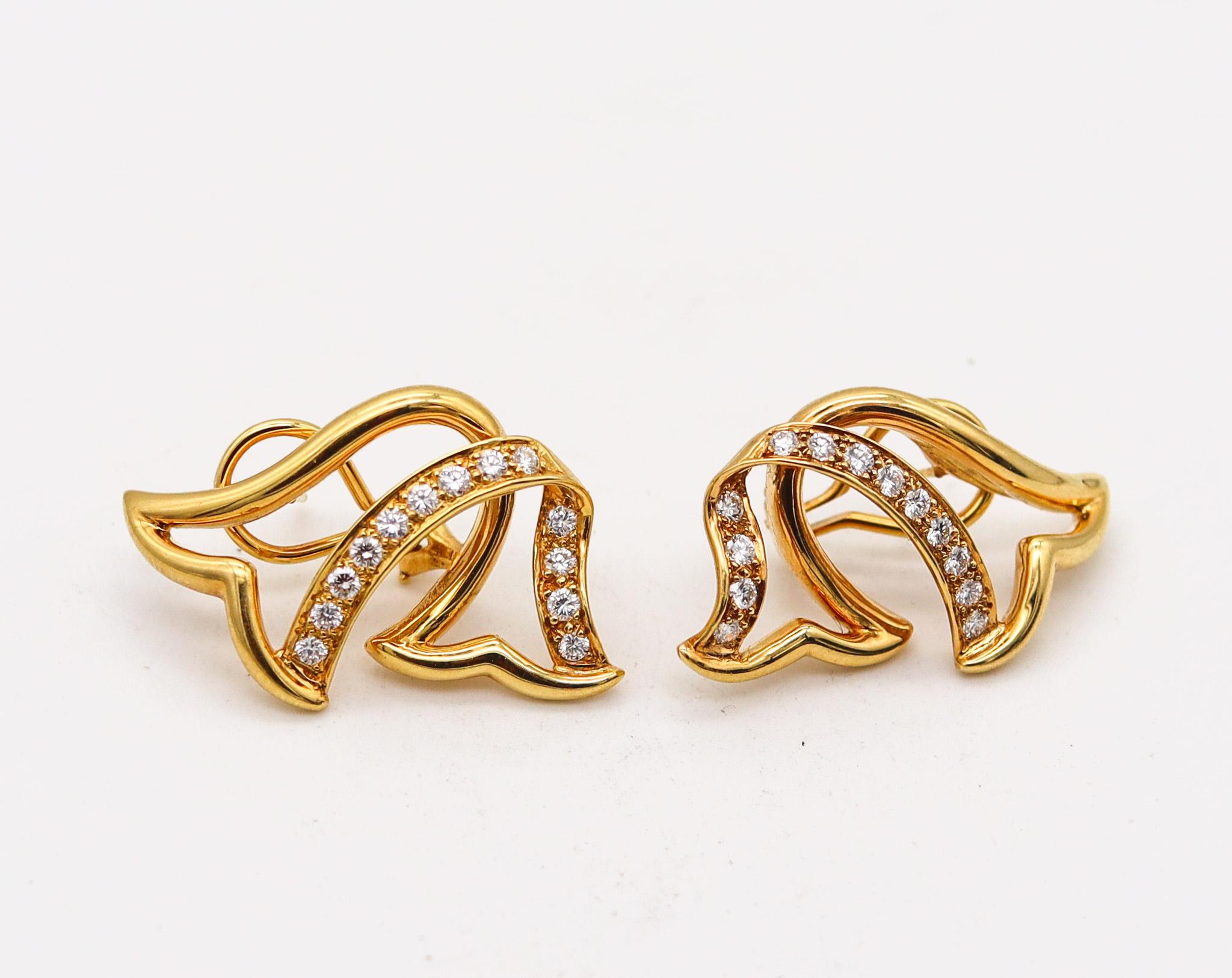 Ear-clips earrings designed by Sonia Bitton.

Fabulous three-dimensional ear clips earrings created in New York city by the American jewelry designer Sonia Bitton. They has been crafted with free forms in solid yellow gold of 18 karats with high