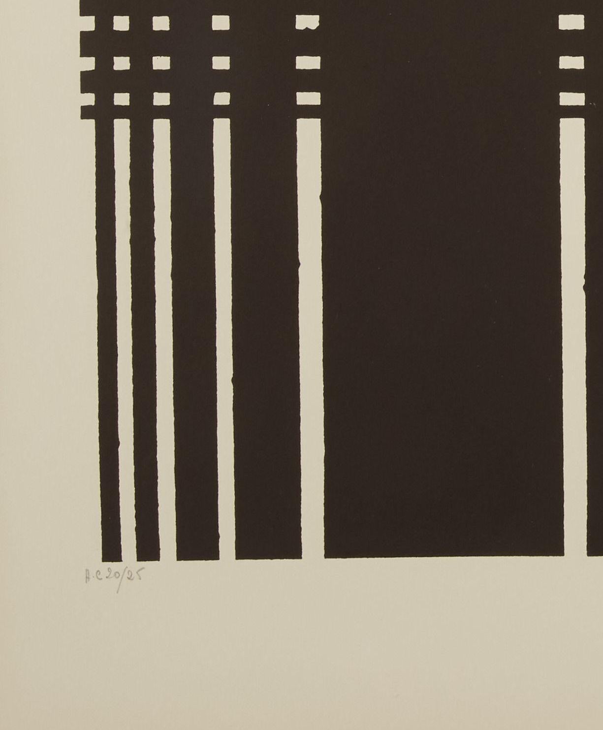 Sonia Delaunay (1885-1979)
Black and White
Hand-signed lithograph
Limited number edition


Sonia Delaunay, née Sophie Stern ou bien Sara Illinichtna Sternnote est une artiste peintre, d'origine ukrainienne. Adoptée par un oncle maternel Henri Terk