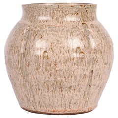 Oatmeal glasierte Vase von Sonia Lewis Studio Pottery