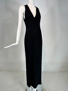 Sonia Rykiel Black Crepe Plunge V Neckline Evening Dress with Deep Rear Hem Vent (Robe de soirée en crêpe à encolure plongeante et ourlet arrière profond)