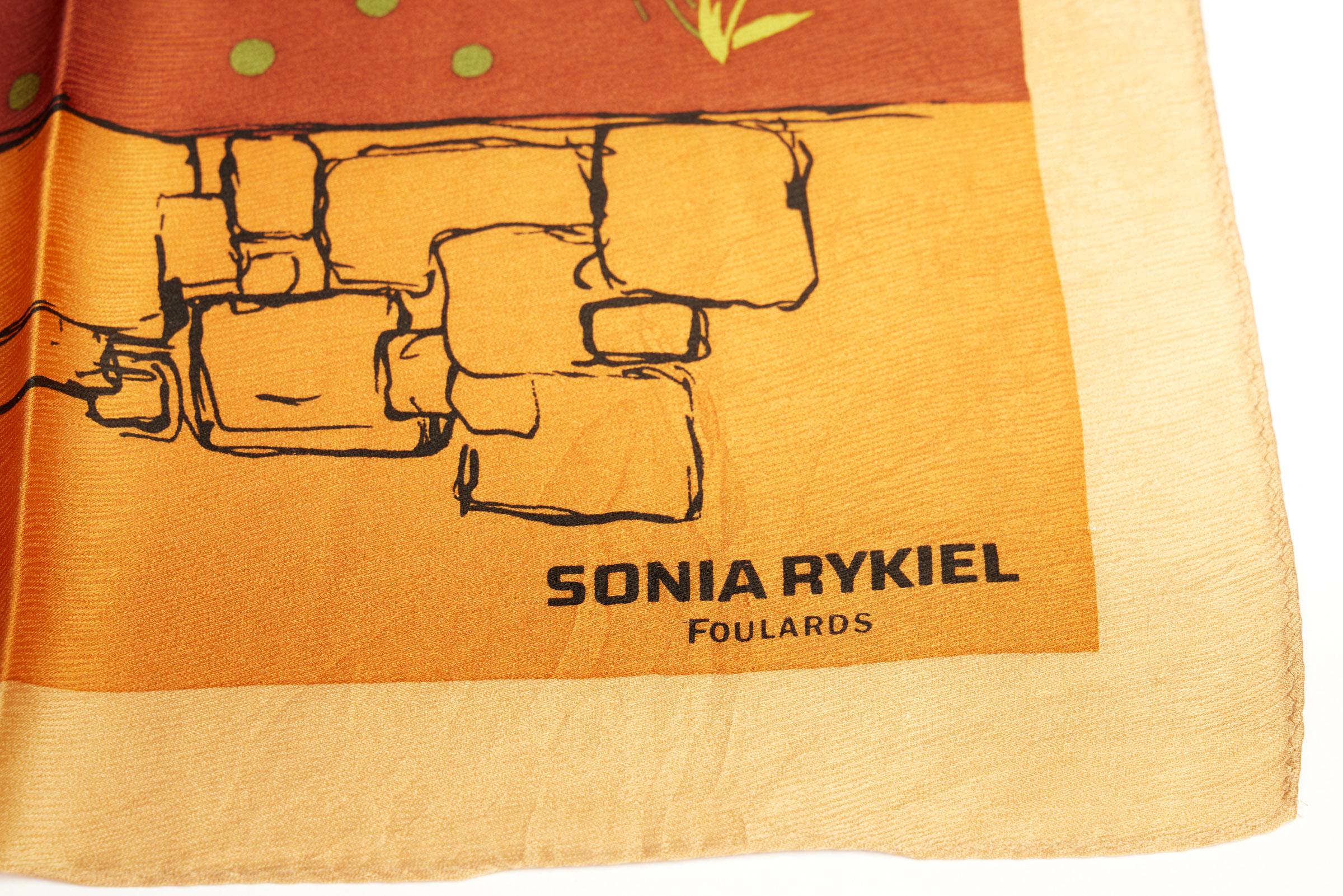 Foulard en soie à motifs de jeux Sonia Rykiel Paris. Combinaison d'orange et de vert. Étiquette d'entretien.
