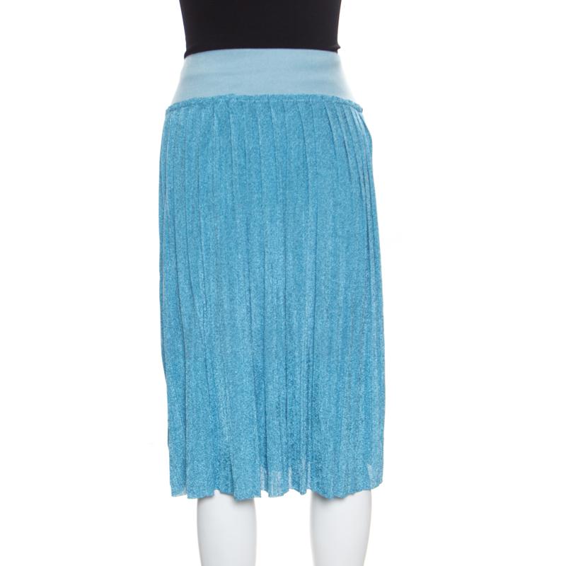 How lovely is this metallic blue skirt from Sonia Rykiel! The midi skirt is designed to fall beautifully as pleats from the ribbed waistband and a zipper is positioned on the side for you to easily slip in and out of it. Assemble this creation with