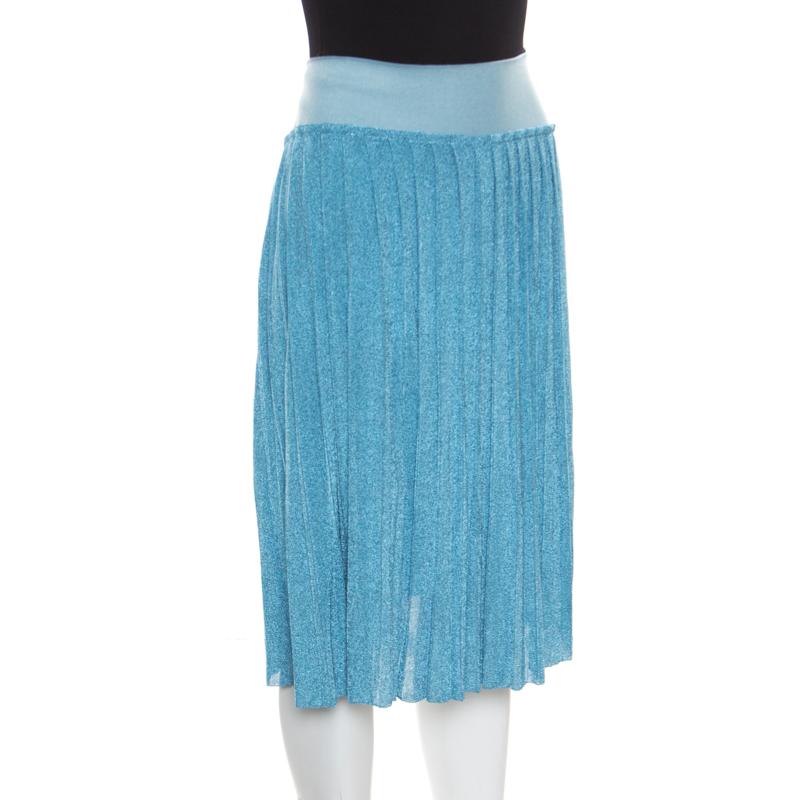 How lovely is this metallic blue skirt from Sonia Rykiel! The midi skirt is designed to fall beautifully as pleats from the ribbed waistband and a zipper is positioned on the side for you to easily slip in and out of it. Assemble this creation with