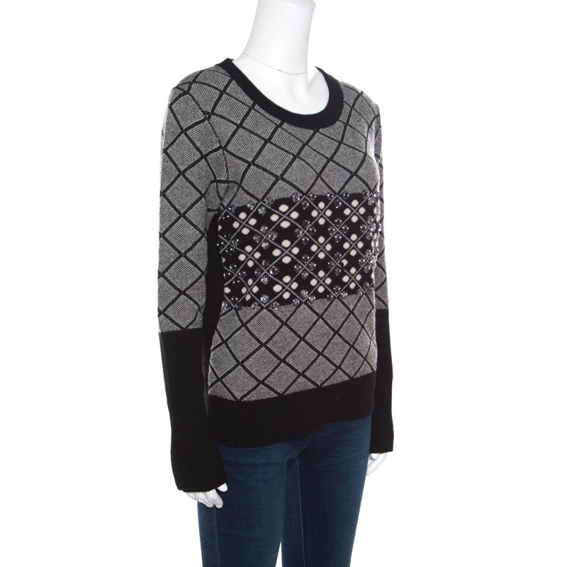 Simple and sophisticated is what describes this sweater from Sonia Rykiel! The monochrome creation is made of a wool and cashmere blend and features a diamond pattern as well as sequin embellishments on the front. It flaunts a crew neck and long