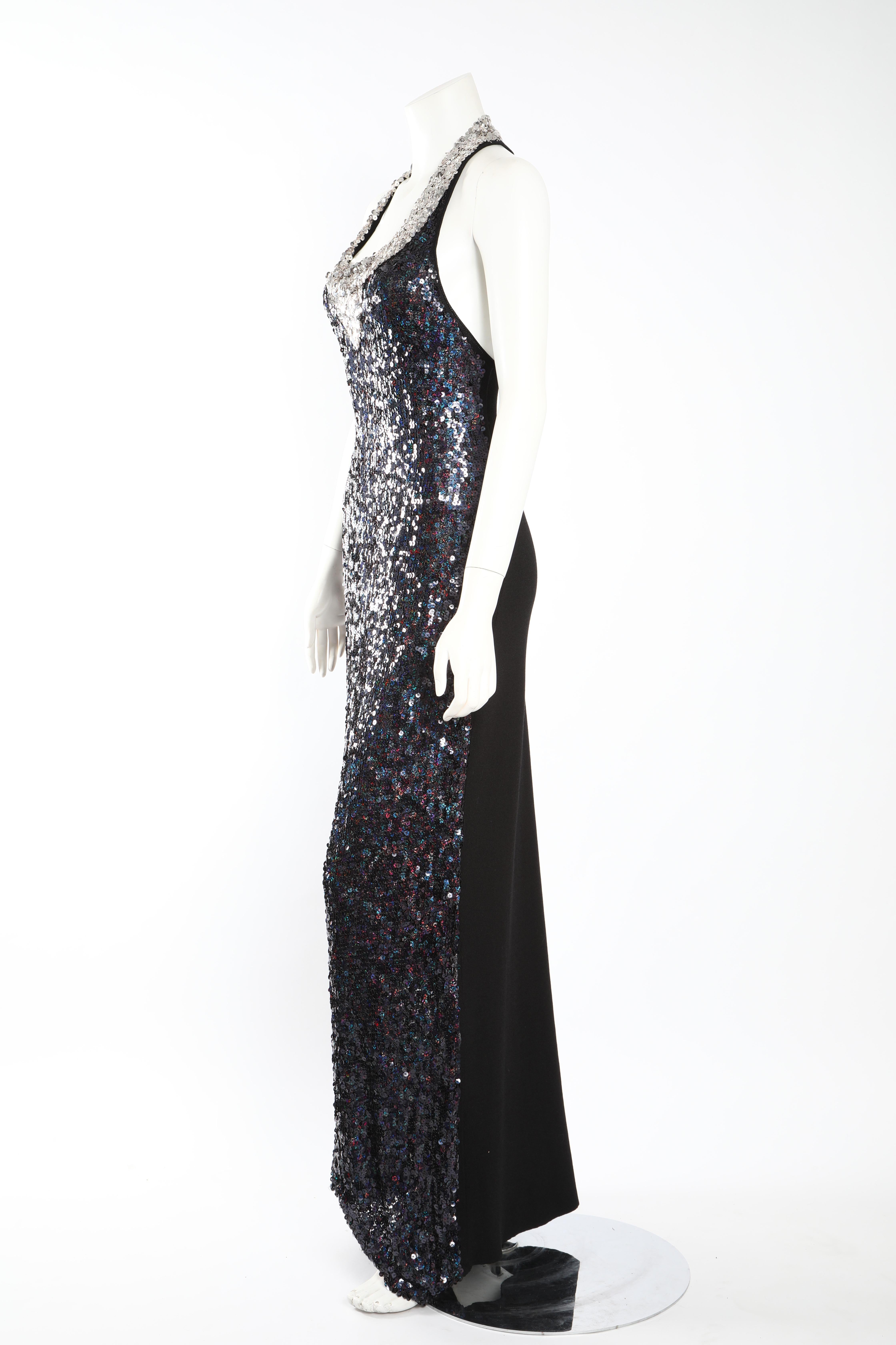 Die schlichte Silhouette dieses bodenlangen Kleides von Sonia Rykiel wird durch marineblaue Pailletten und ein silbernes Pailletten-Detail am Dekolleté aufgewertet. Größe US 10. (Passt eher wie eine 8) 