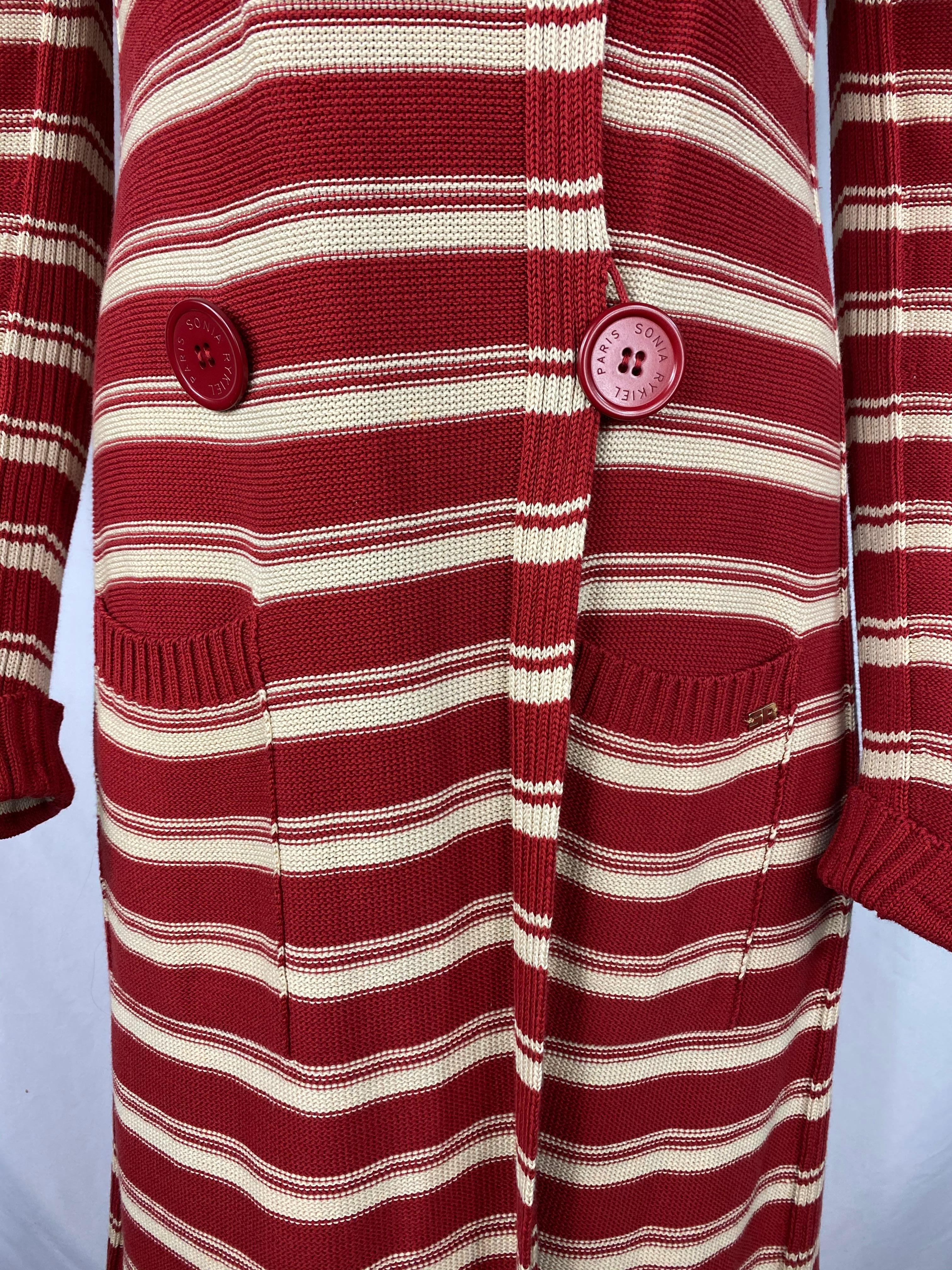 Rouge Sonia Rykiel - Pull cardigan en coton tricoté rouge et blanc, Paris, taille 42 en vente