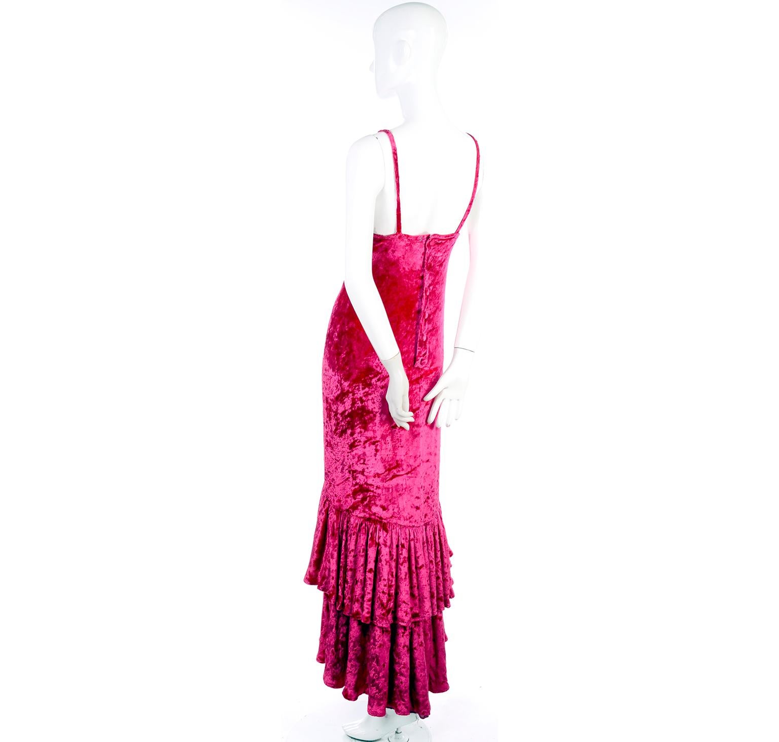 Sonia Rykiel Vintage Himbeerrotes Kleid aus zerkleinertem Samt mit gerafftem hohem, niedrigem Saum im Zustand „Gut“ im Angebot in Portland, OR