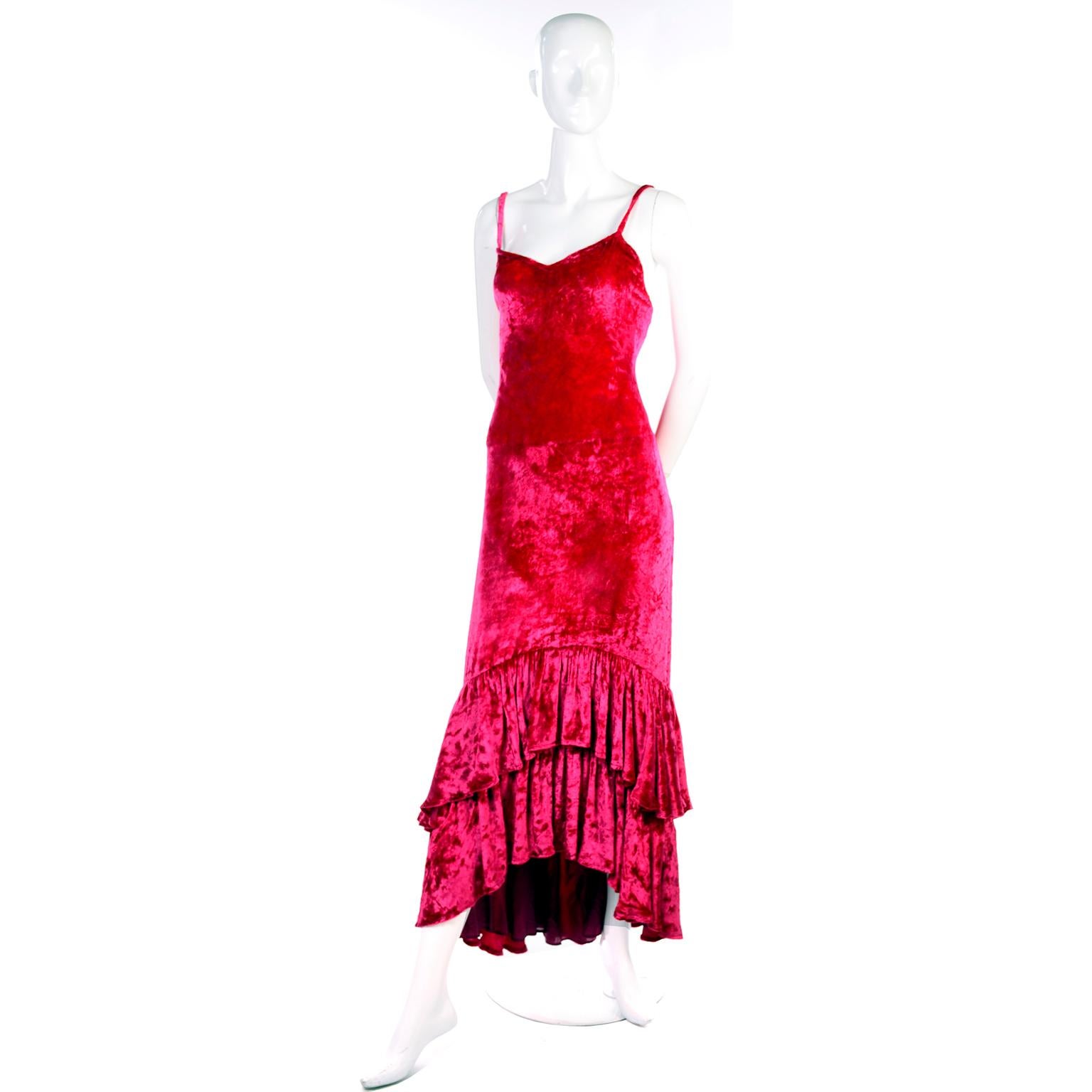Sonia Rykiel Vintage Himbeerrotes Kleid aus zerkleinertem Samt mit gerafftem hohem, niedrigem Saum Damen im Angebot