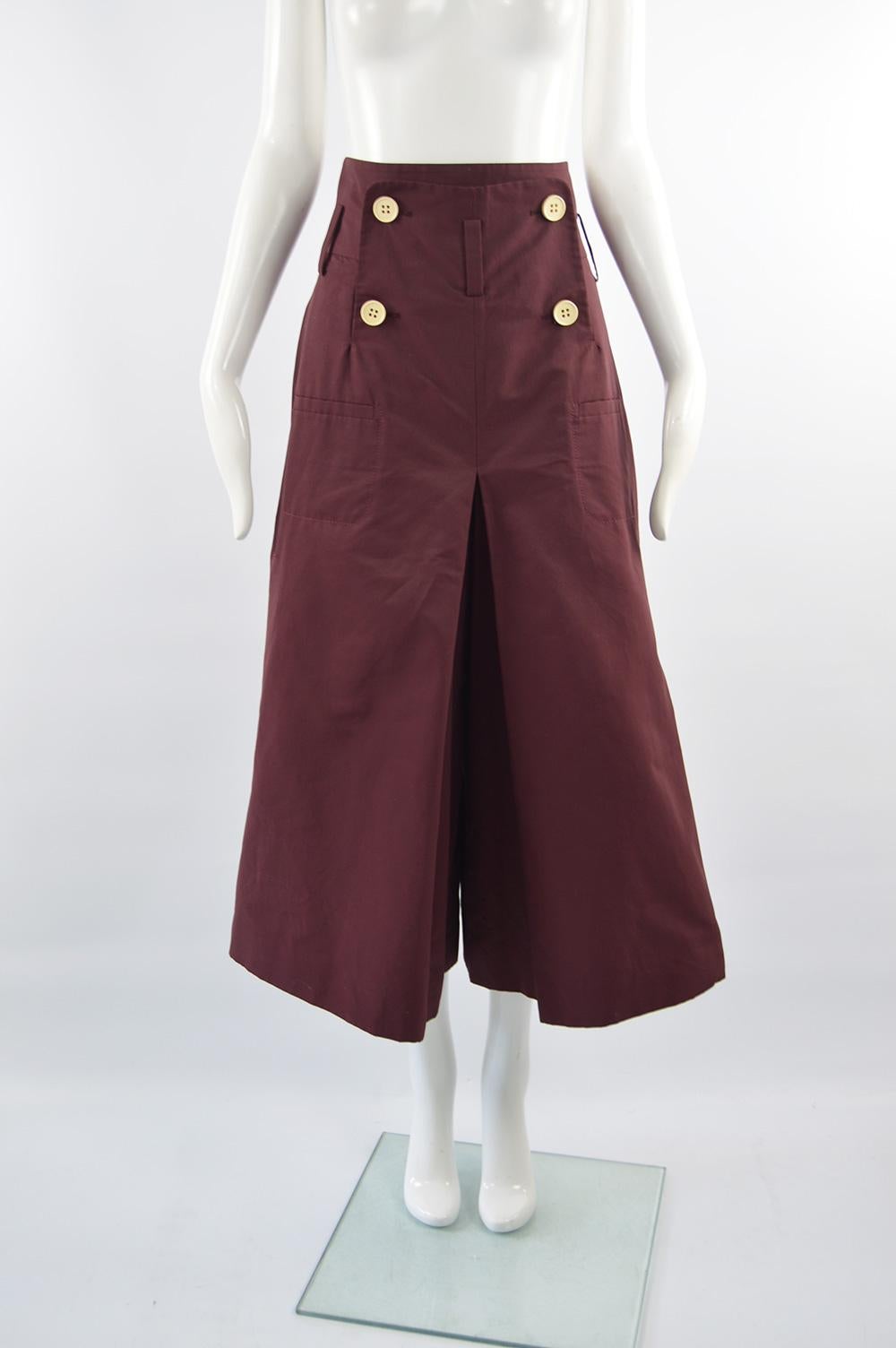 An amazing vintage pair of culottes / short pants from the 90s by Sonia Rykiel. In a burgundy colored fabric with sailor style double breasted front and Japanese hakama inspired ultra high waist and wide, cropped leg. Perfect for a party or evening