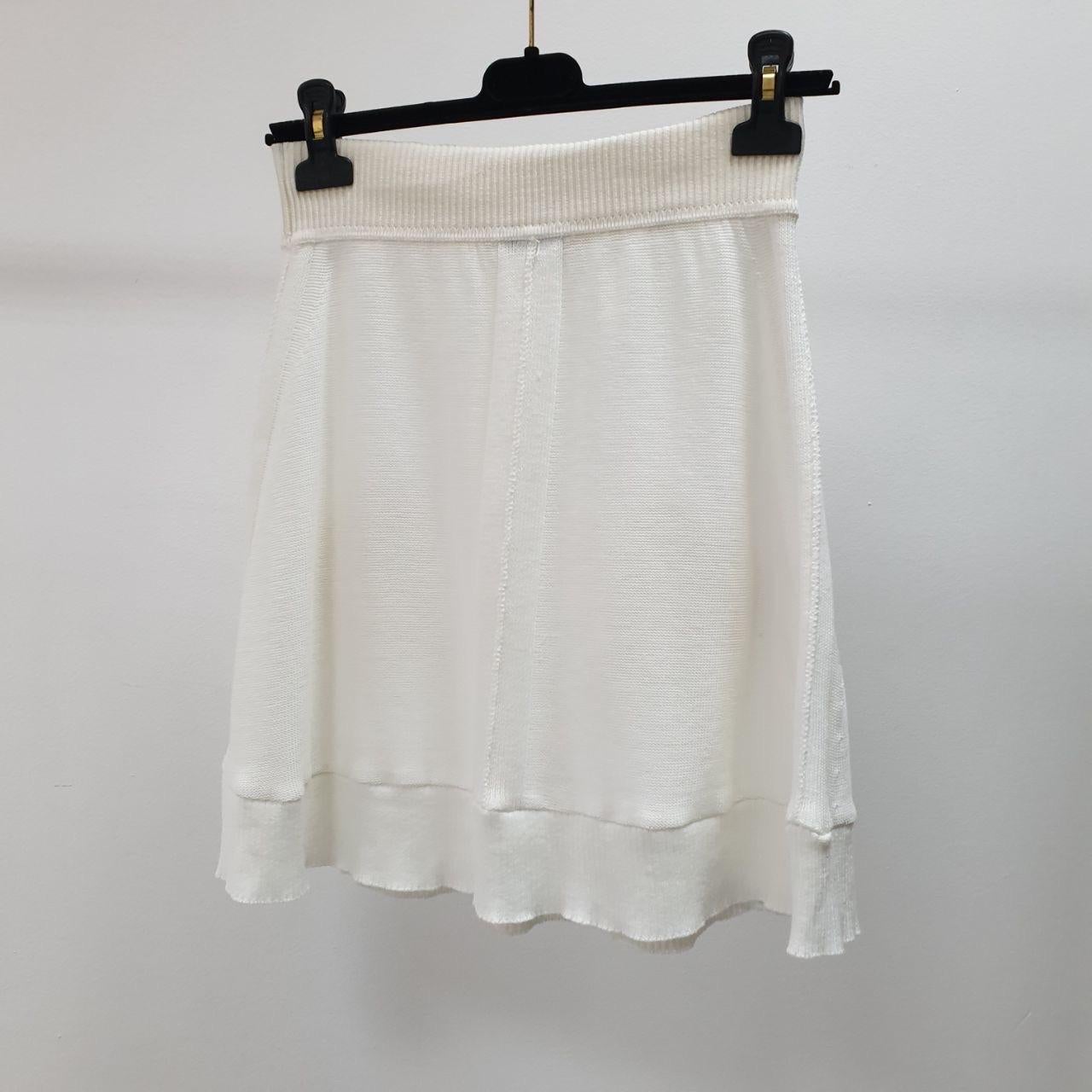 Dies ist eine schöne Sonia Rykiel weiß gestrickt Minikleid in sehr gutem Zustand. 
Es handelt sich um eine Größe 38. 
Perfekt für viele Anlässe, dieses Kleid wird sicherlich alle Blicke auf sich ziehen. 
Kein Kompositions-Tag.

Hinweis: Der