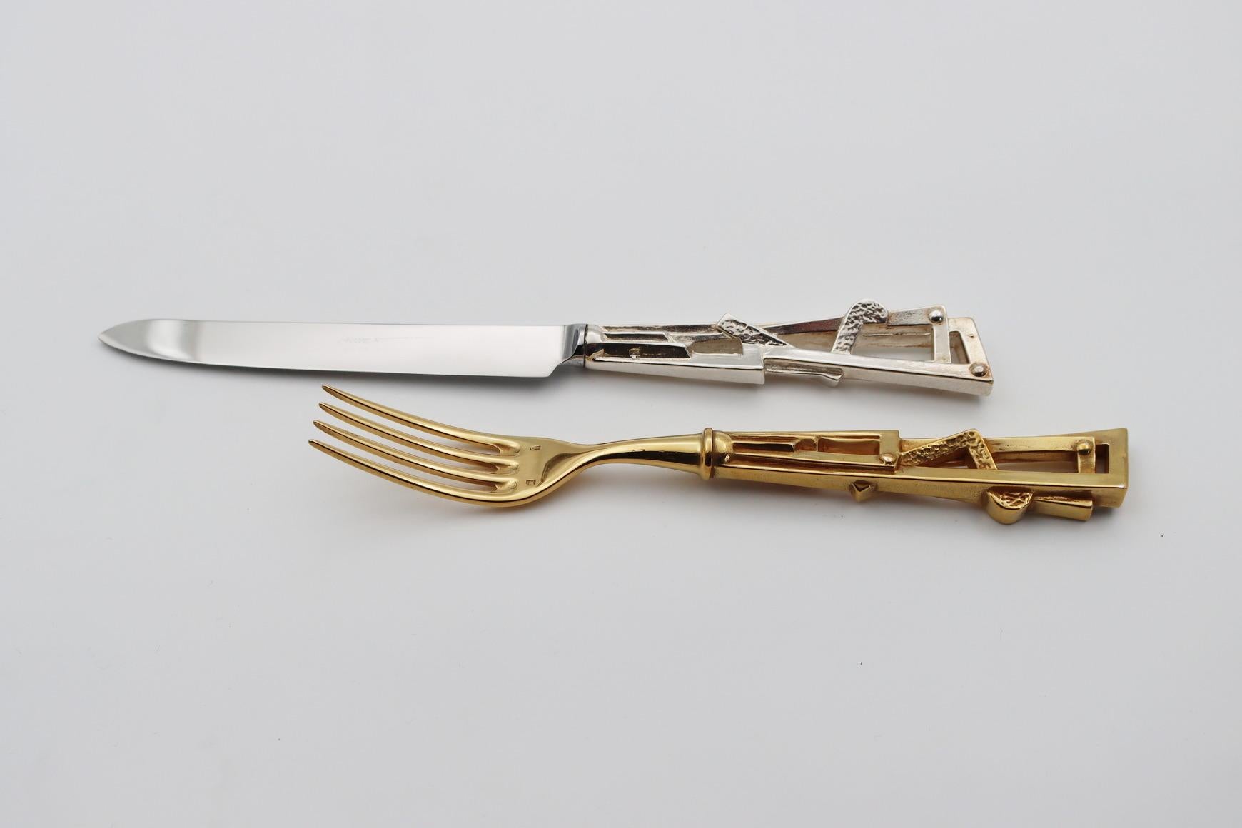 Set of 2 pieces in Silver Bronze or Gold Bronze

Set of 2 pieces (table forks/fish, table knife or meat/fish knife) in silver bronze 35/42 microns

It is possible to order all products separately or set of 4 piece

Table spoon
Table fork
Table