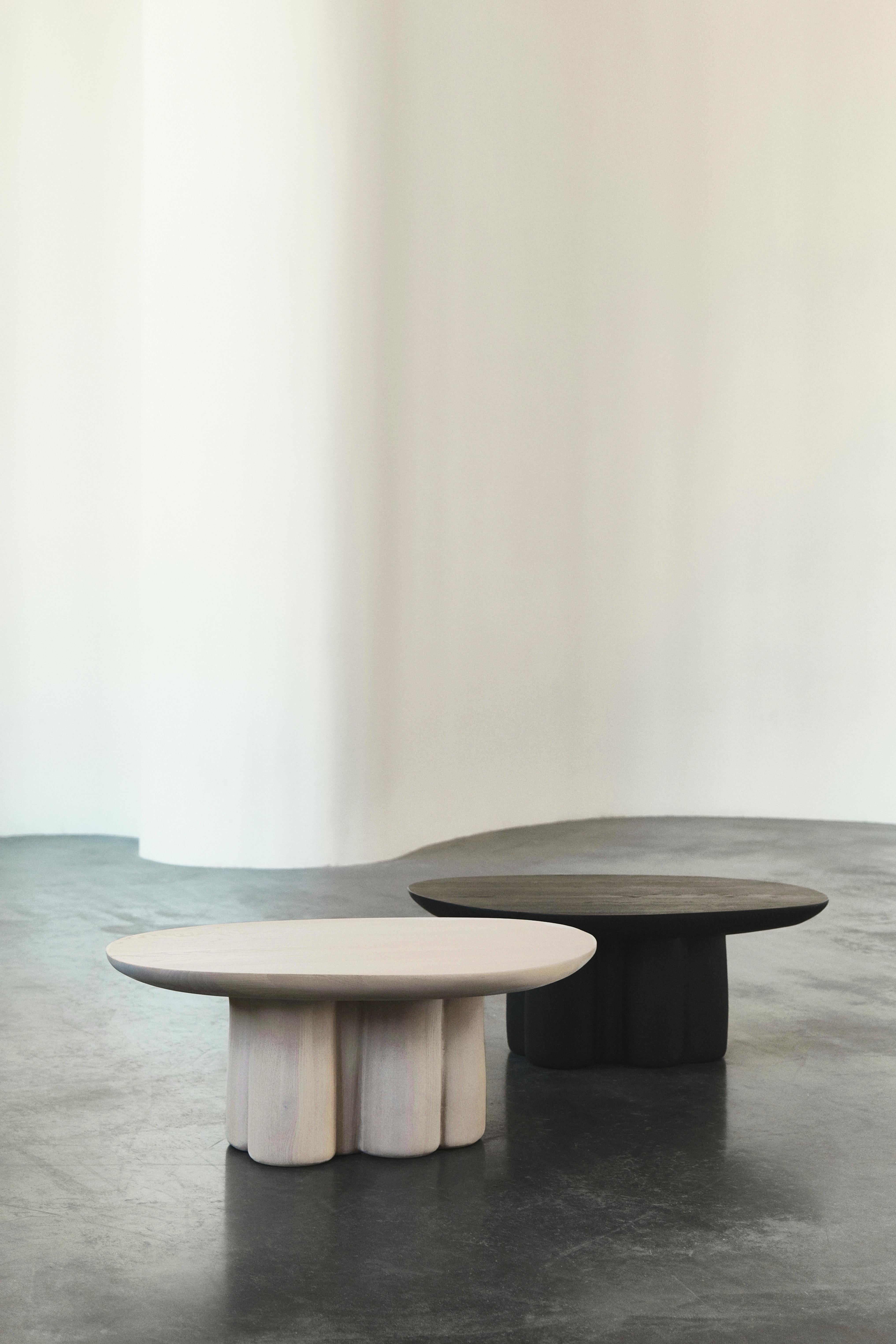 SONIAH Table basse ovale Neuf - En vente à Miami, FL