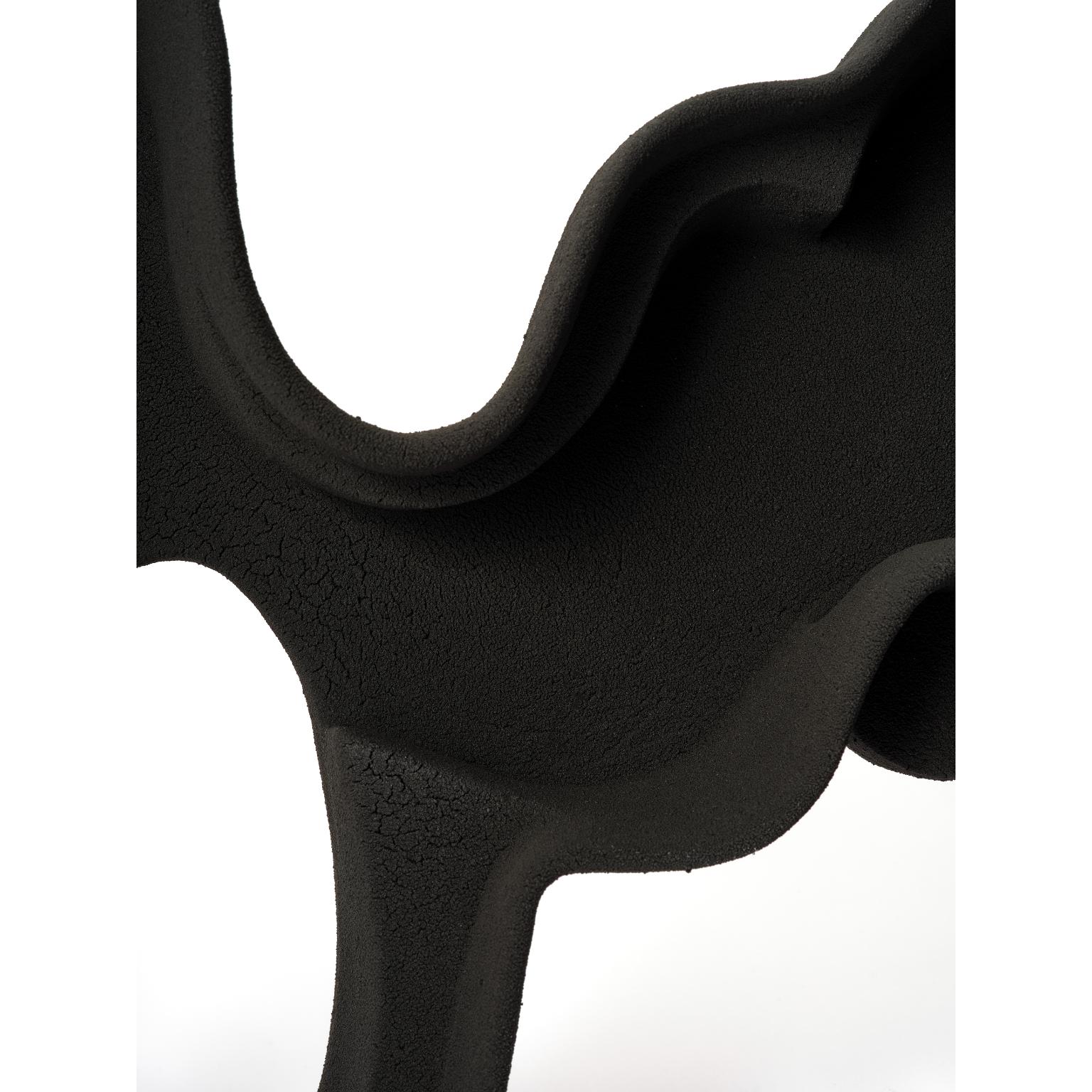 Objeto decorativo Sonic de cerámica esmaltada negra by Ain Choi Posmoderno en venta