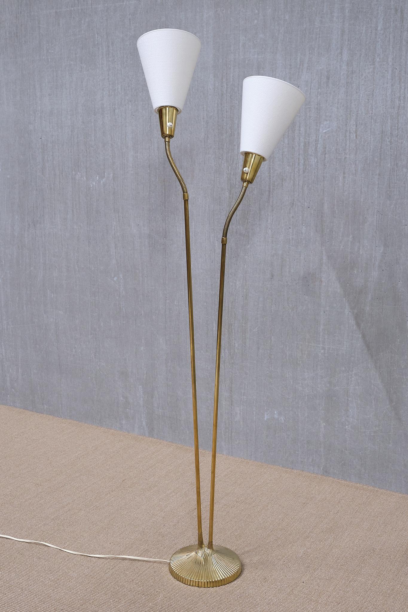 Lampadaire en laiton cannelé Sonja Katzin, modèle E1771, ASEA, Suède, années 1950 en vente 4