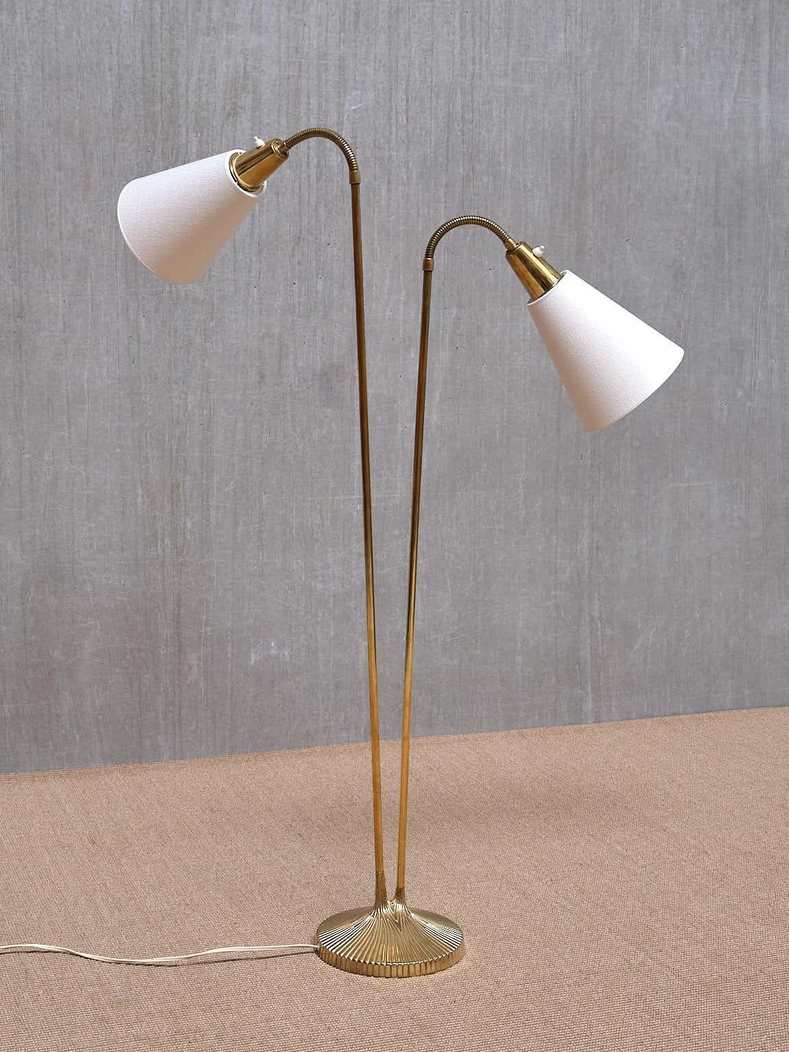 Scandinave moderne Lampadaire en laiton cannelé Sonja Katzin, modèle E1771, ASEA, Suède, années 1950 en vente