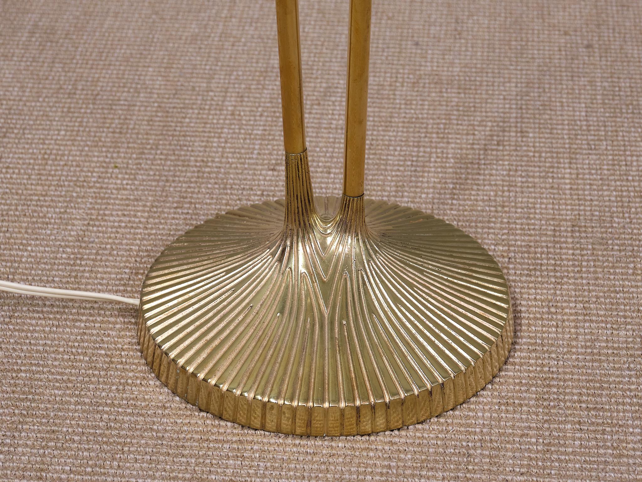 Lampadaire en laiton cannelé Sonja Katzin, modèle E1771, ASEA, Suède, années 1950 en vente 3