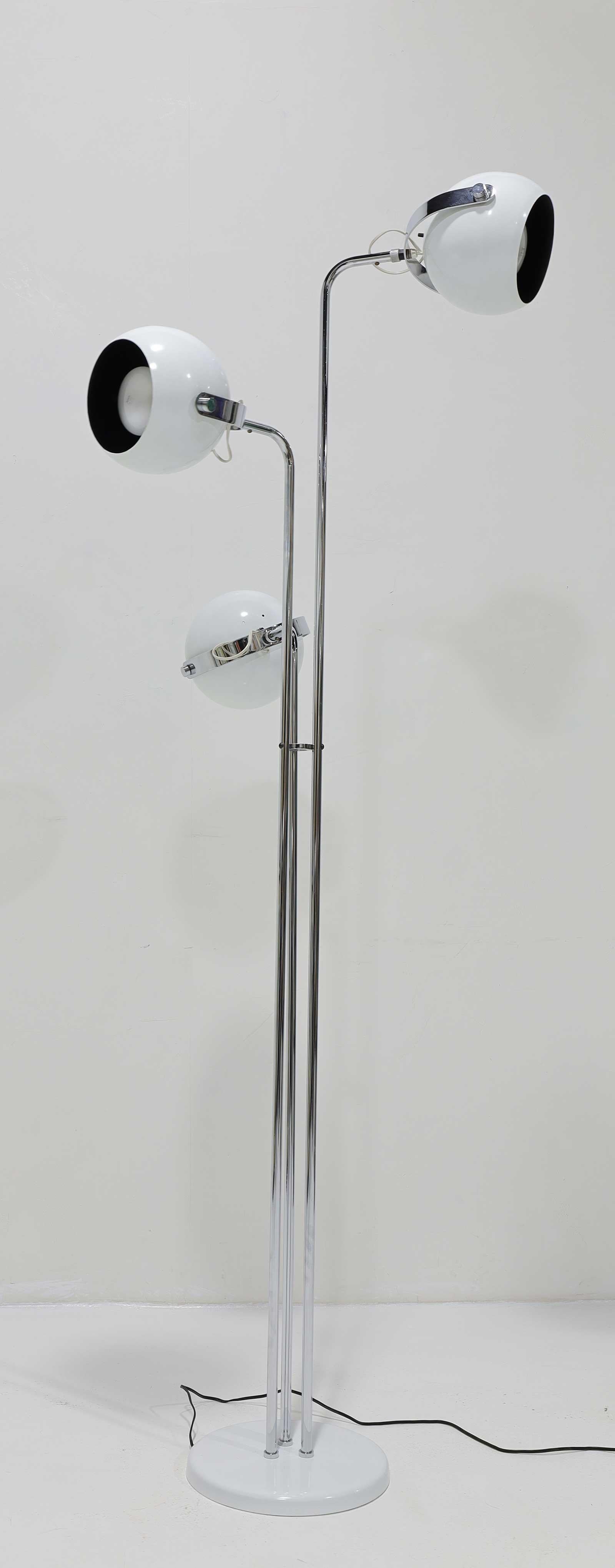Mid-Century Modern Sonneman 3-Arm Oscillating Floor Lamp in Chrome and White For Sale