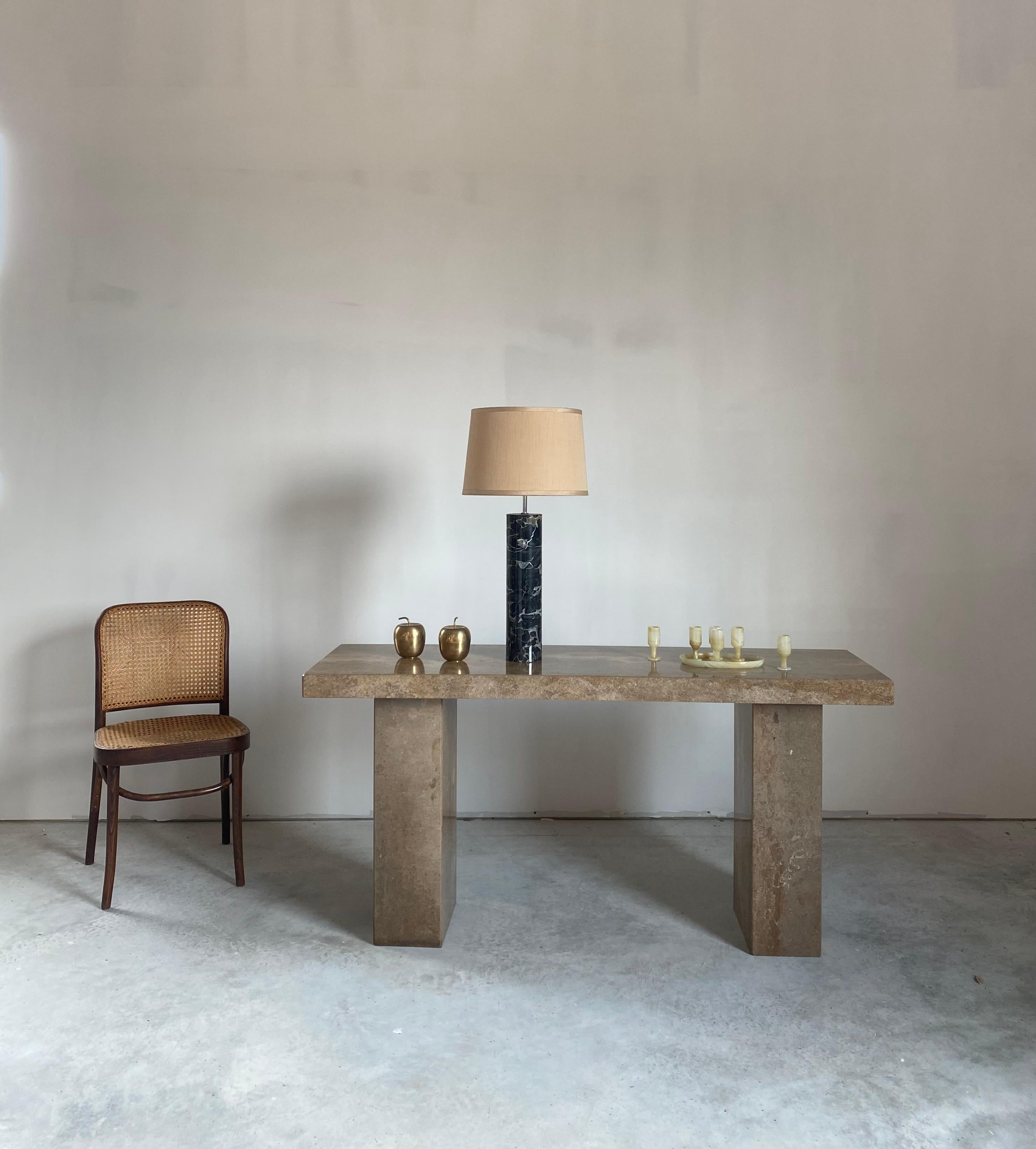 Sonneman Zylinder-Tischlampe aus schwarzem Marmor mit plissiertem Schirm im Angebot 7