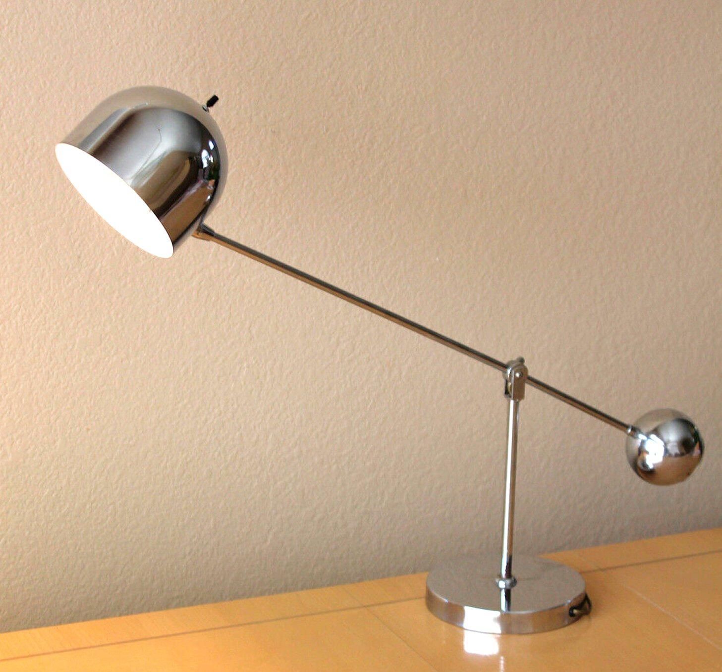 Métal Sonneman Chrome Articulating Arm Eyeball Table Lamp ! Counterweight Swing des années 1960 en vente