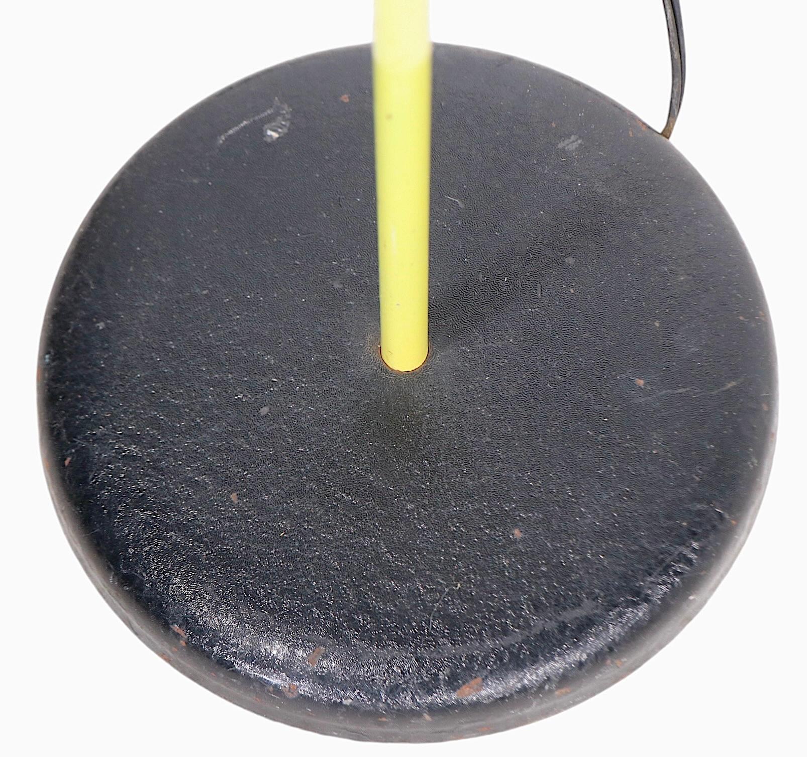 Vintage Pop, Space Age style eyeball lamp by Robert Sonneman circa 1970's. The lamp features an adjustable ball  shade, mounted on a narrow vertical standard, which is attached to a black disk form base. This example is in good, original clean and
