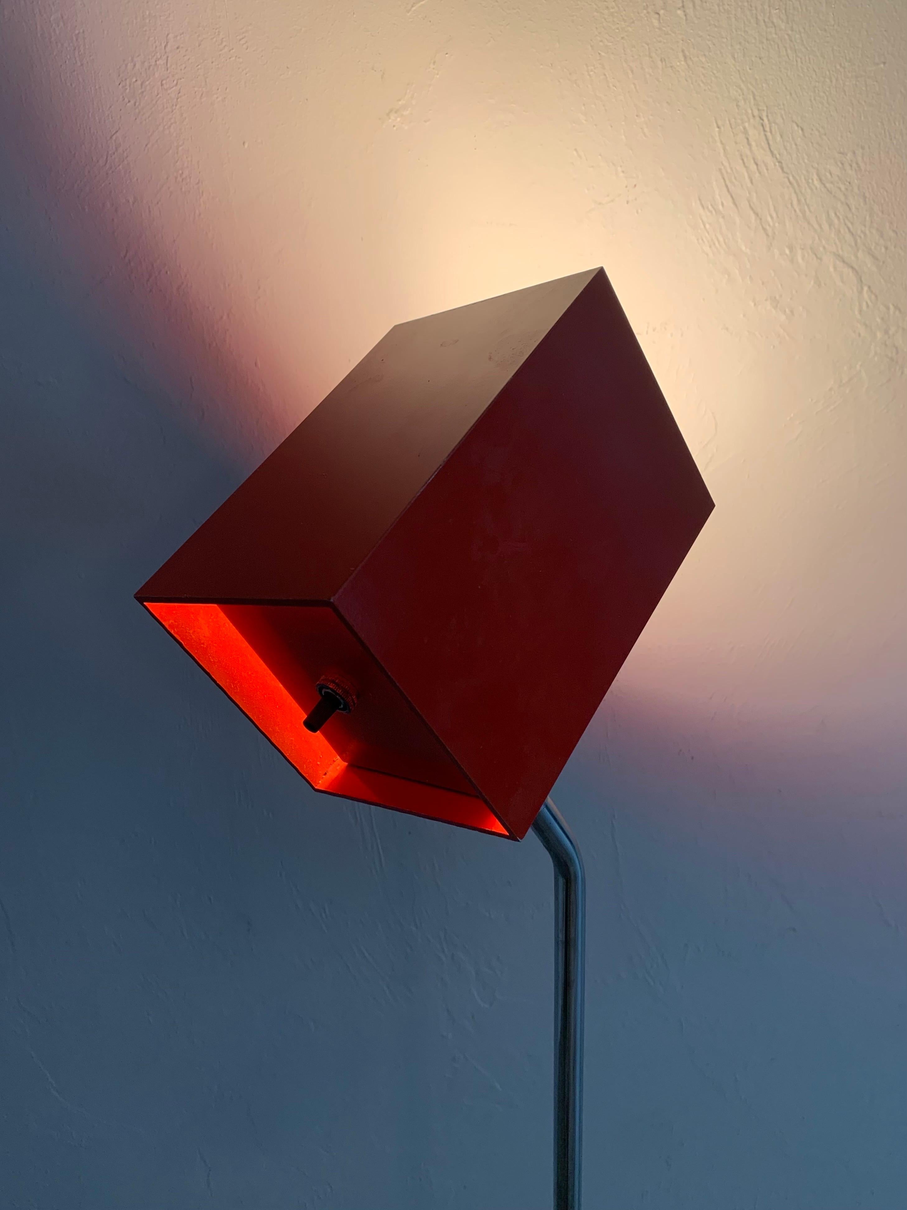 Sonneman fr Kovacs: Kubistische Stehlampe aus Stahl und Chrom in Rot, 1950er Jahre im Angebot 1