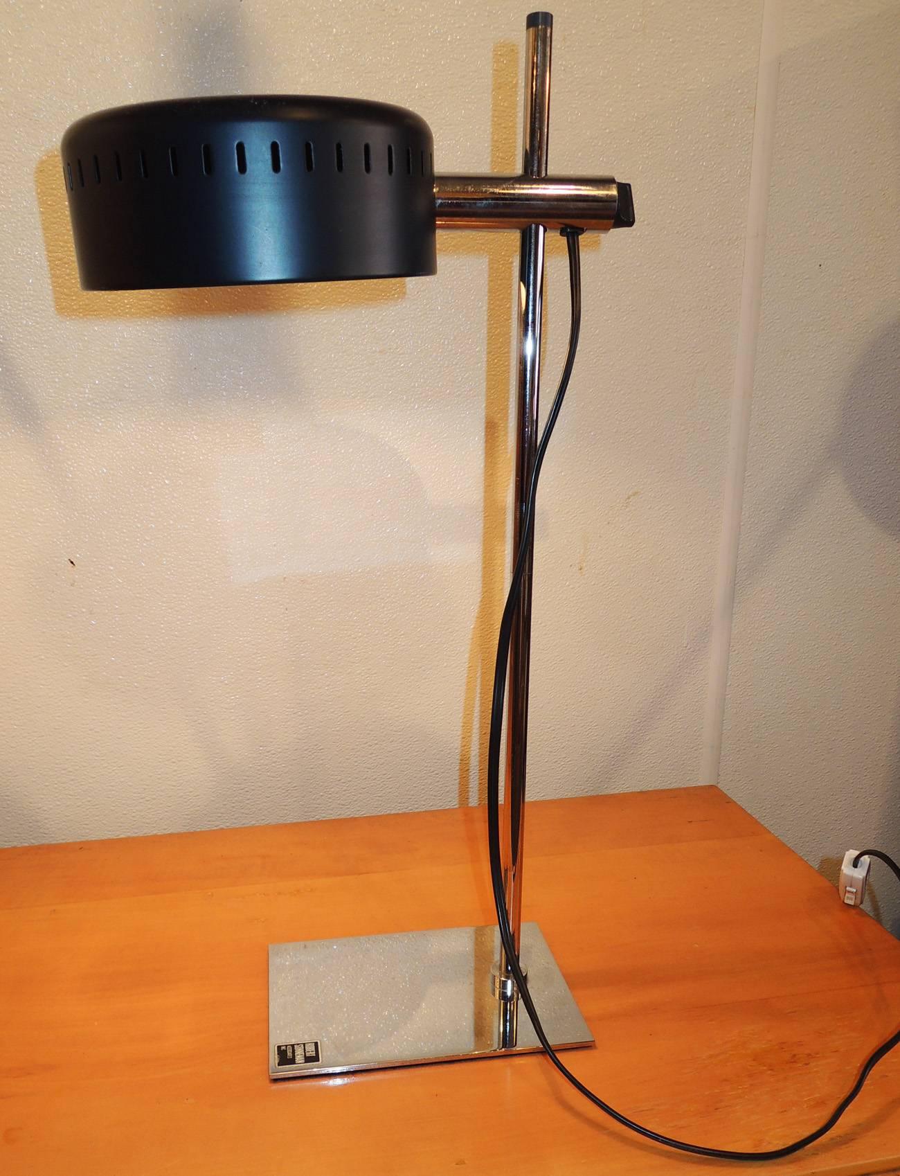 Adjustable table lamp from now-iconic designer Robert Sonneman. Black metal shade adjusts up and down along chrome rod. Original company label on base.