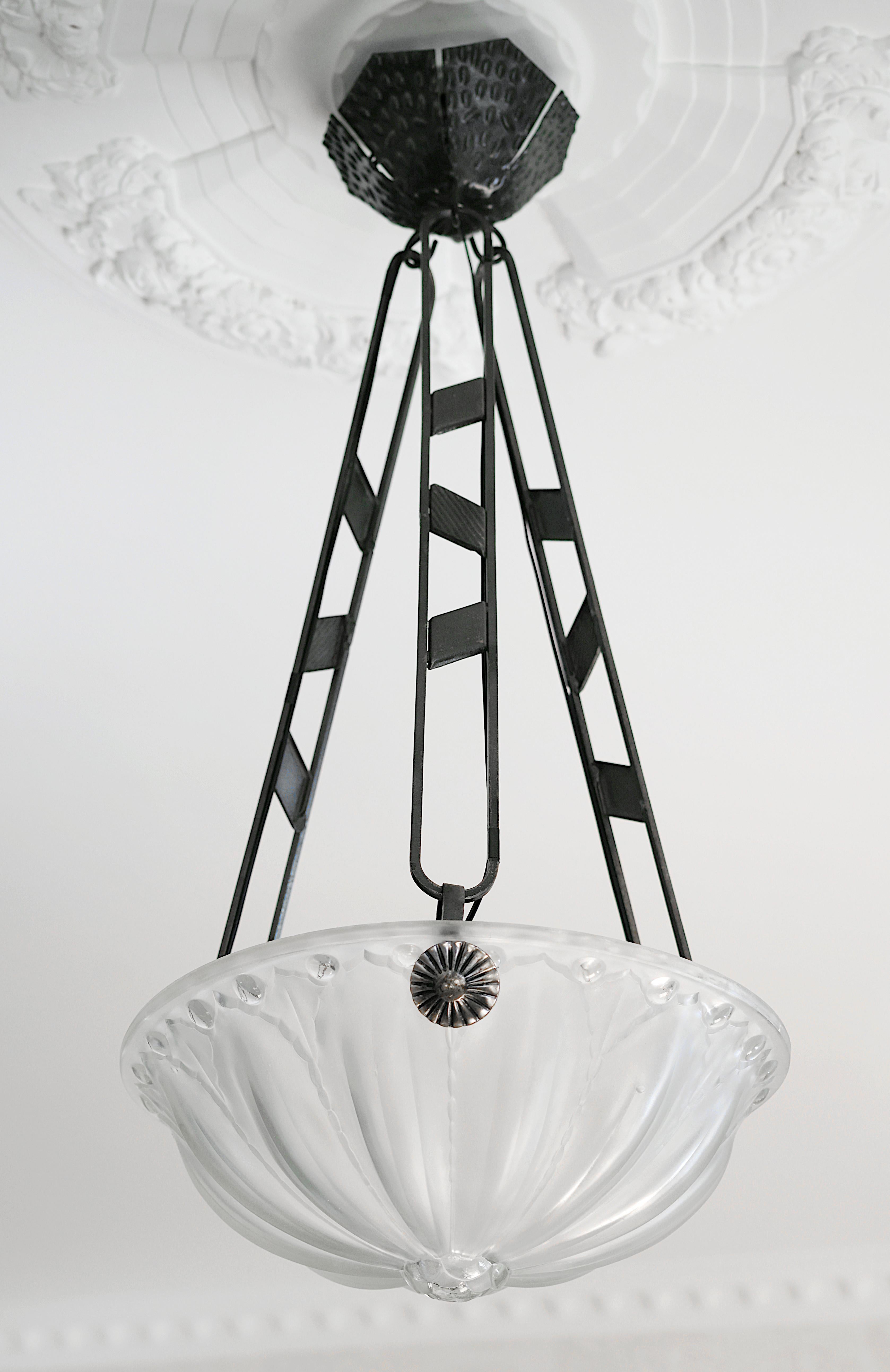SONOVER French Art Deco Pendant Chandelier, 1920 In Excellent Condition For Sale In Saint-Amans-des-Cots, FR