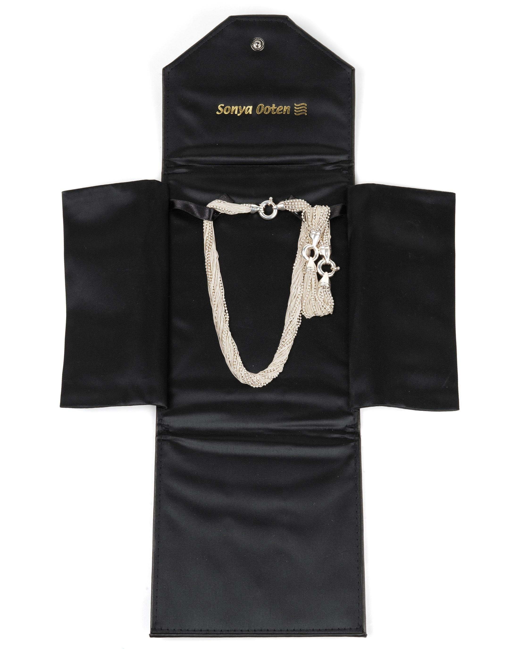 Sonya Ooten Weiße gedrehte mehrreihige Halskette und Armband, ein Set, Sonya Ooten im Angebot 3