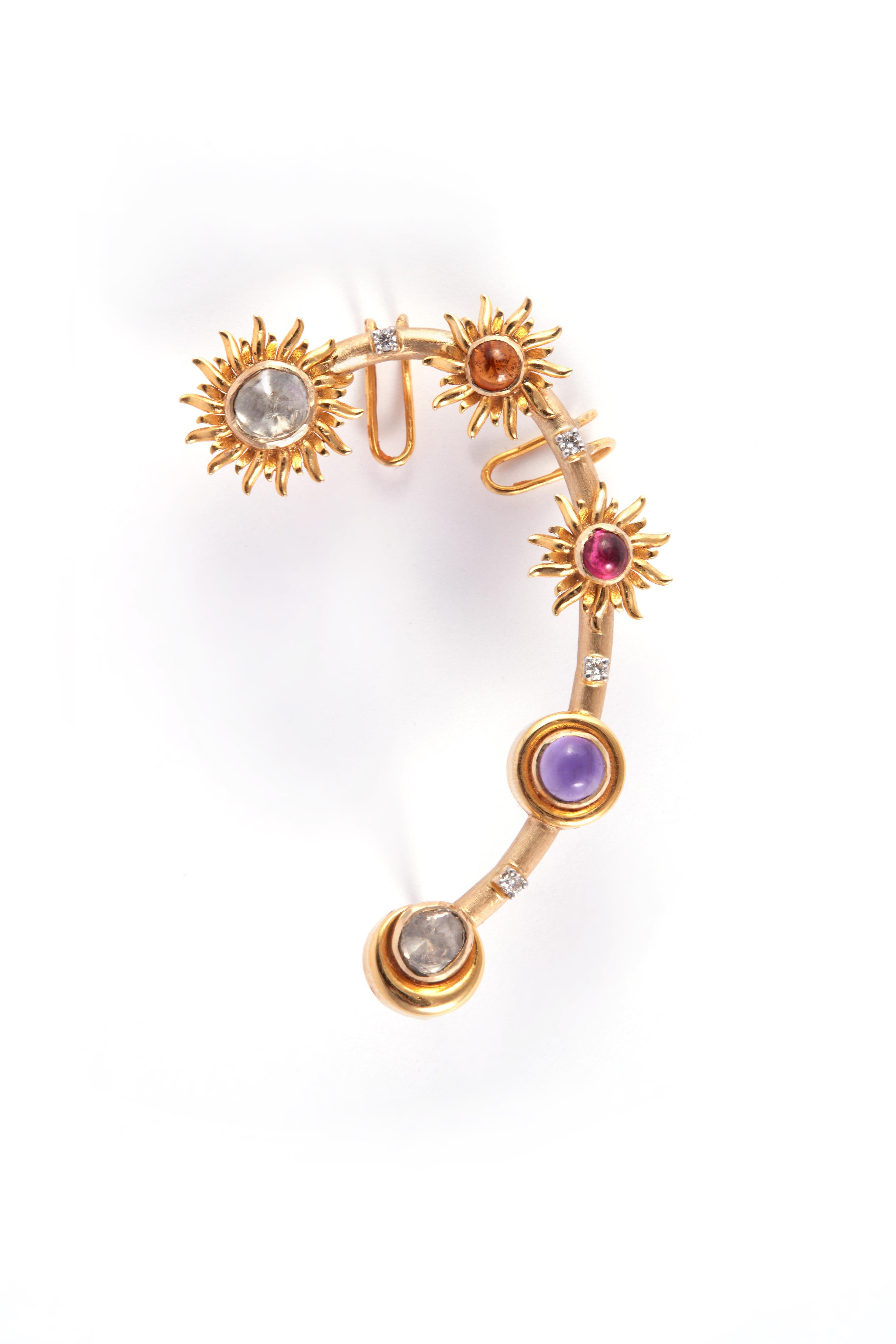 Manchette d'oreille en or Sooryast, By Design Jewelers, Inde