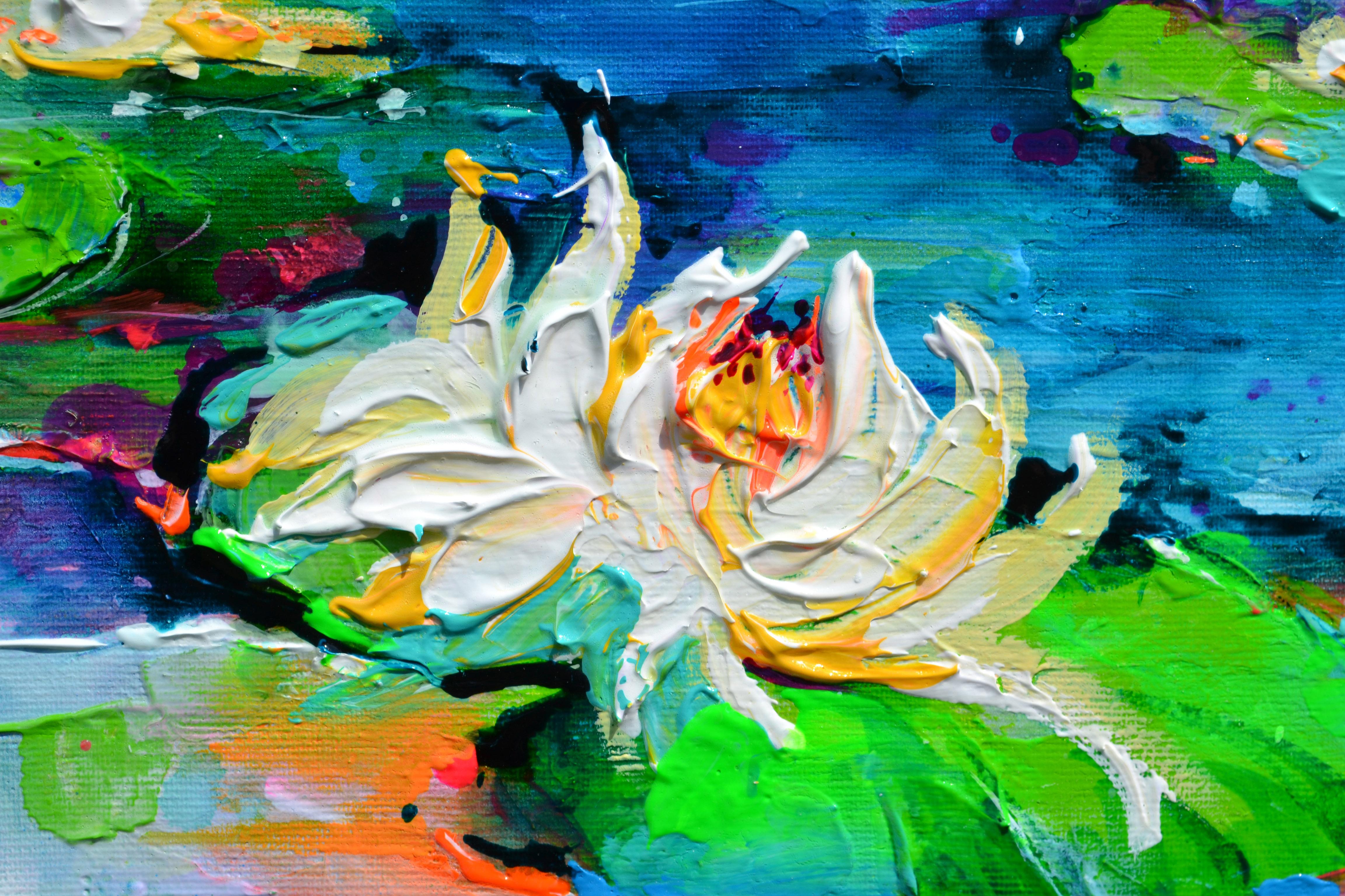 Lilies roses et blanches sur l'étang en vente 1