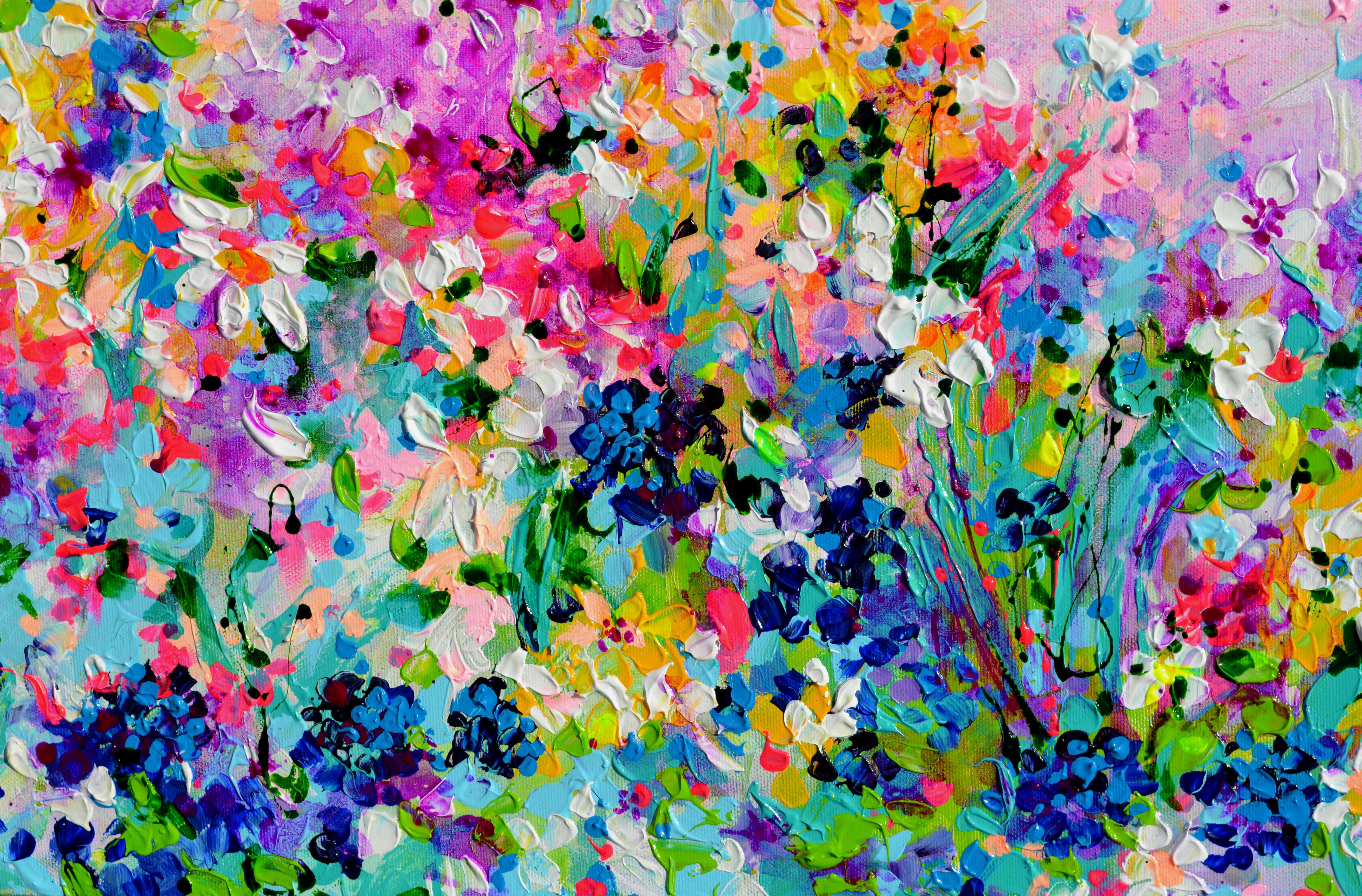 Margaritas Blancas, Delphinium y Campo de Flores Silvestres de Primavera Cottage - Landscape Painting Gris de Soos Roxana Gabriela