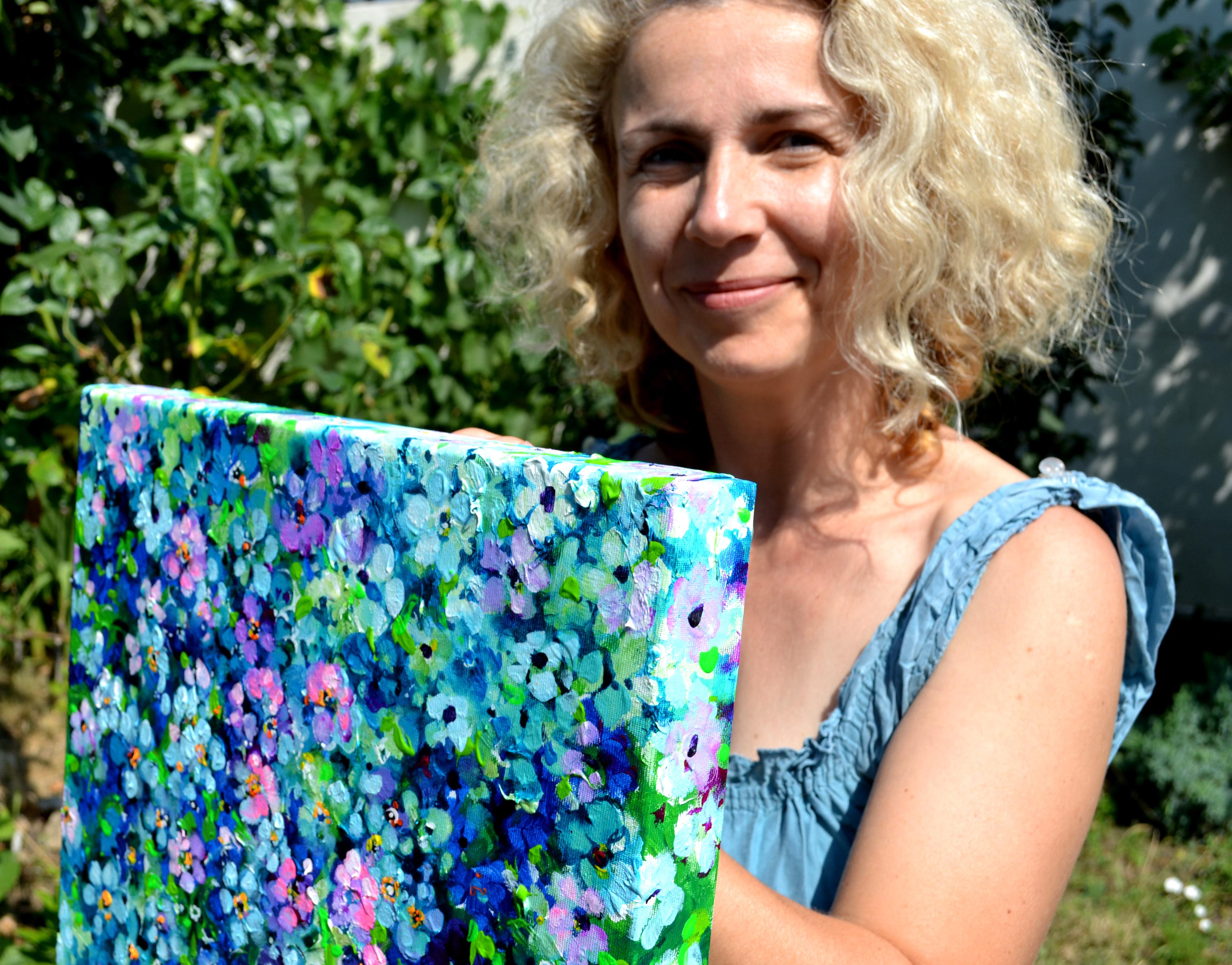 Wildes Vergissmeinnicht-Blumenfeld – Painting von Soos Roxana Gabriela
