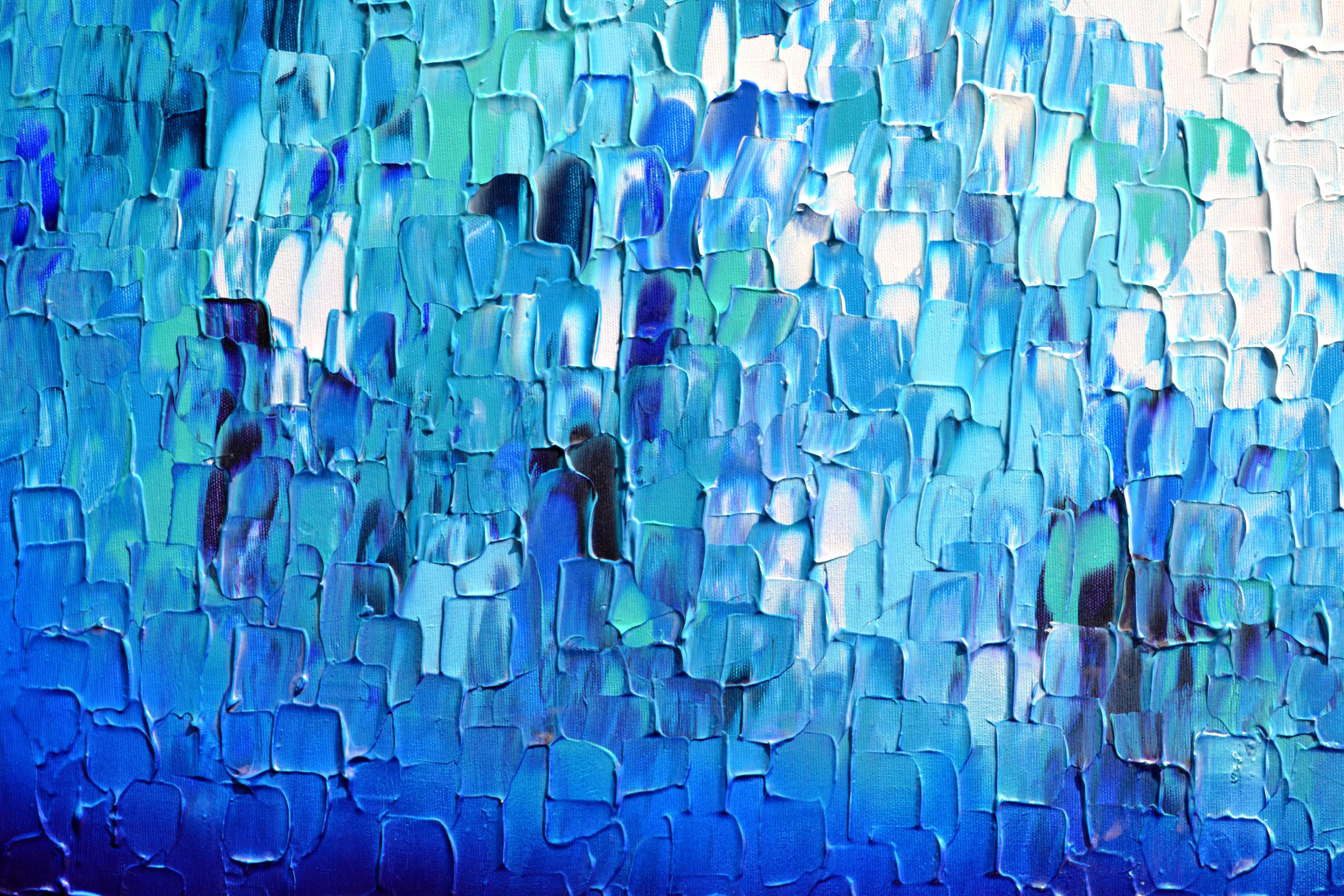 Verschönern Sie Ihren Raum mit diesem großen abstrakten Originalgemälde mit blauem Farbverlauf! Das Bild ist auf schwerem Segeltuch aufgespannt und die Ränder sind bemalt, um ein glänzendes Aussehen zu erzielen. Der glänzende Lack schützt nicht nur